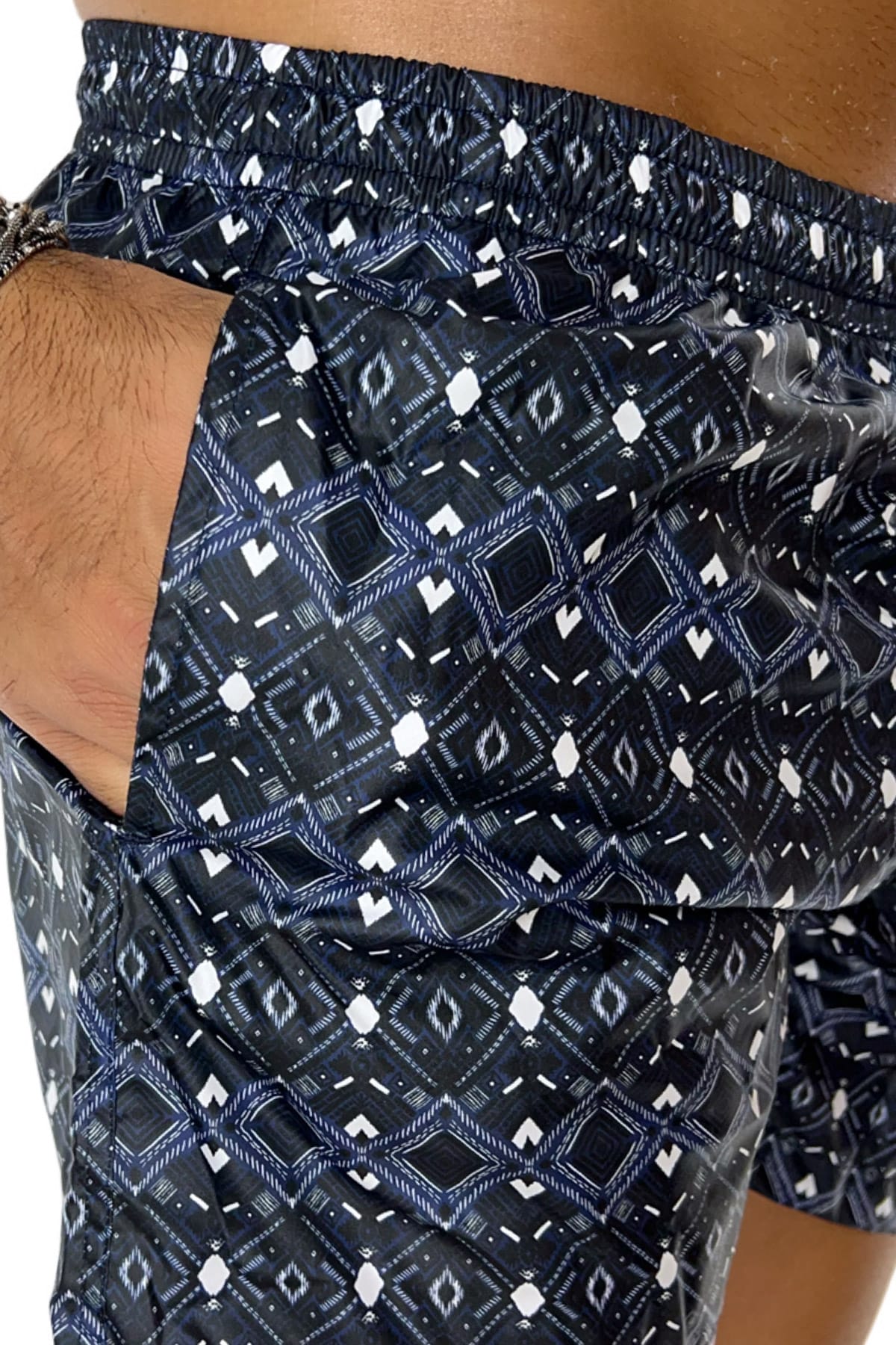 Costume da mare uomo blu fantasia egizia con tasche laterali a filo e laccio regolabile