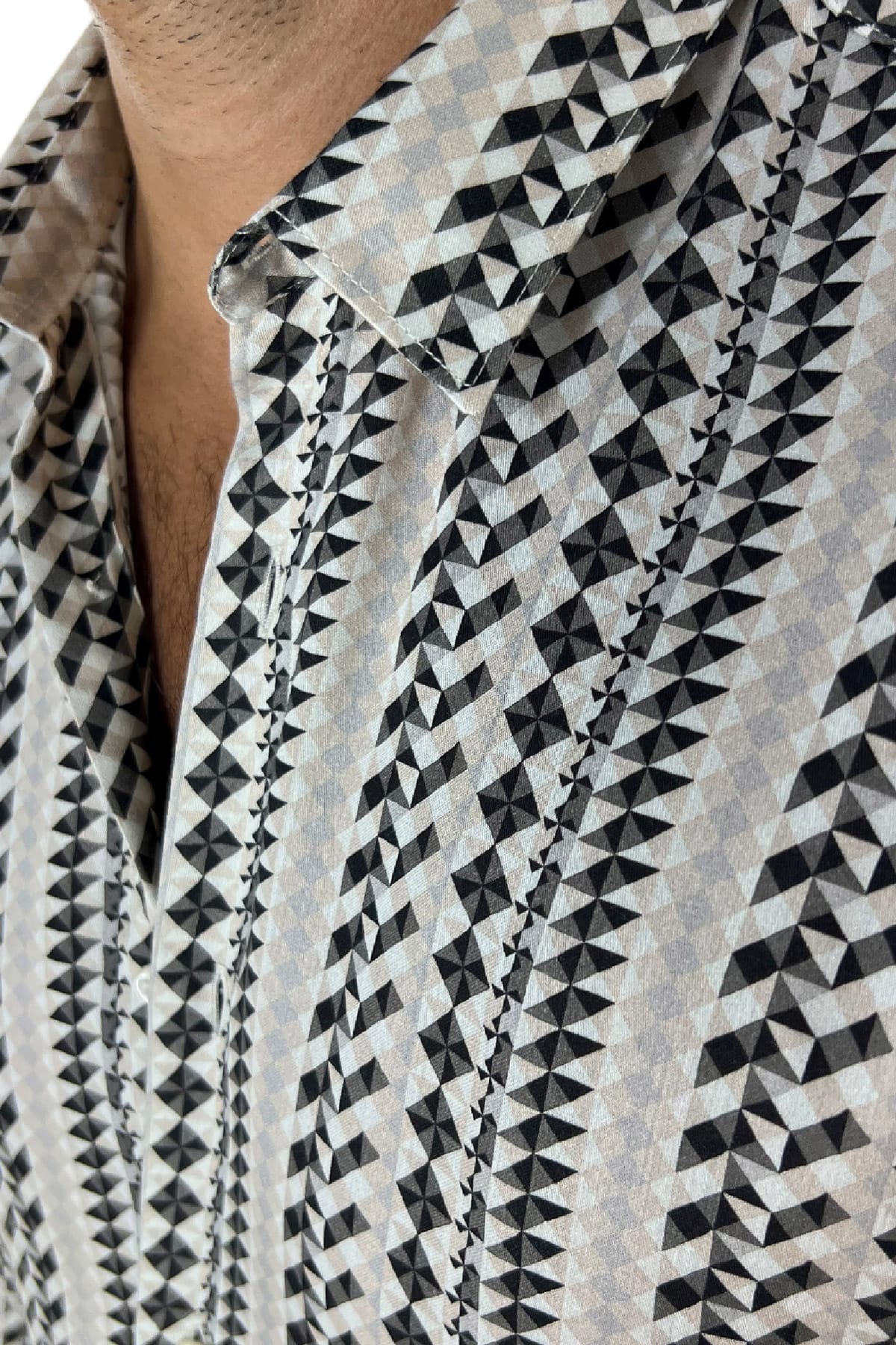 Camicia Uomo In Viscosa fantasia geometrica nera vestibilita comoda Collo Italiano