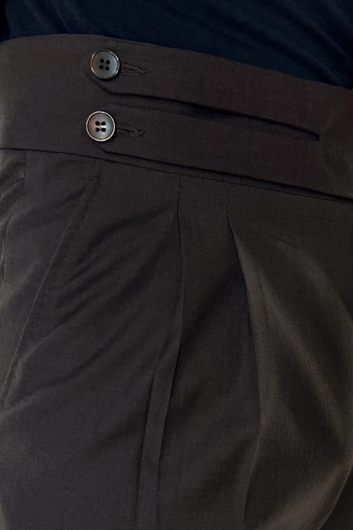 Pantalone uomo  marrone vita alta modello biforcato in fresco lana super 120's  Holland & Sherry