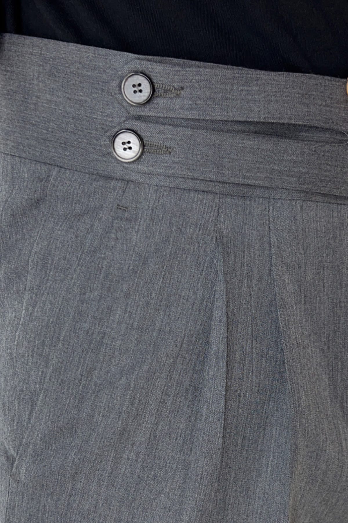 Pantalone uomo grigio medio vita alta modello biforcato in fresco lana super 130's  Holland & Sherry