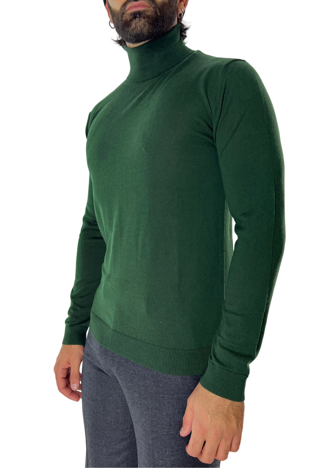 Maglione collo alto uomo verde bottiglia in lana merinos slim fit made in italy tinta unita