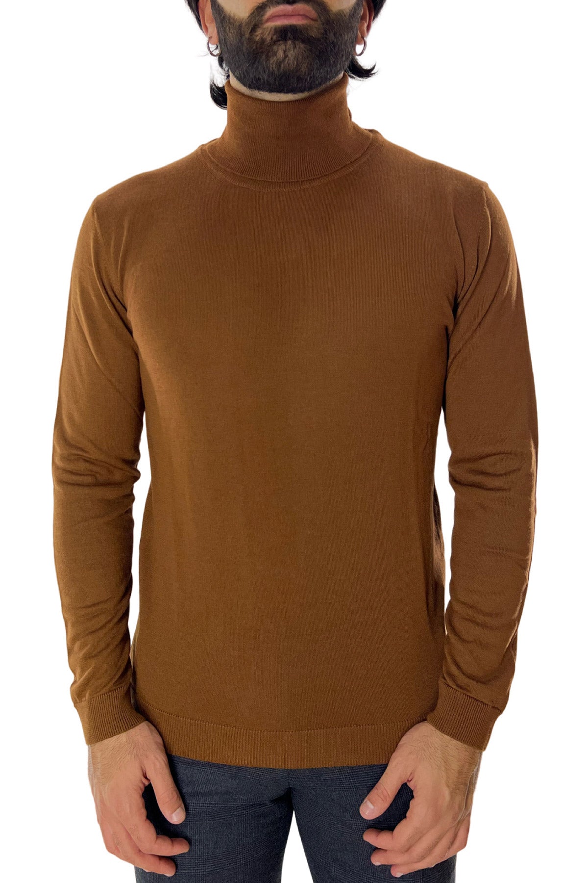 Maglione collo alto uomo nocciola in lana merinos slim fit made in italy tinta unita