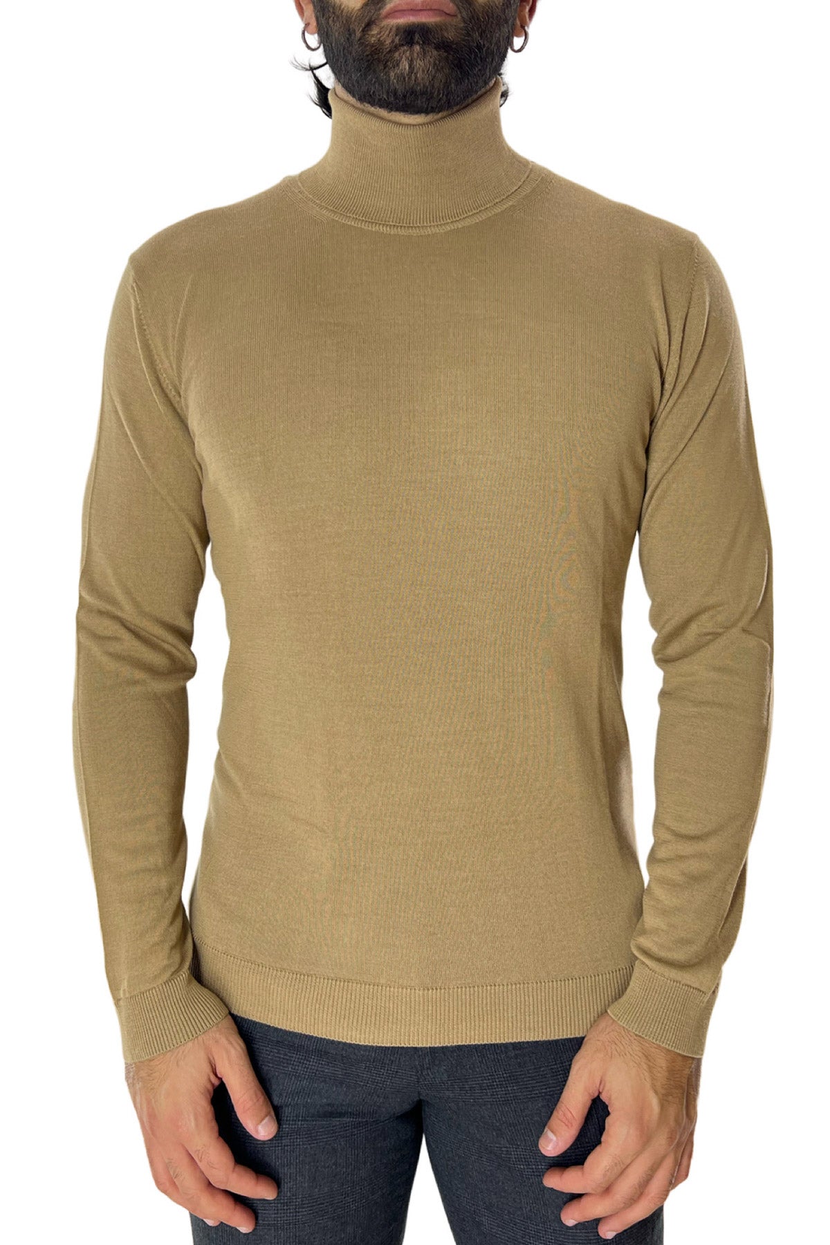 Maglione collo alto uomo beige in lana merinos slim fit made in italy tinta unita