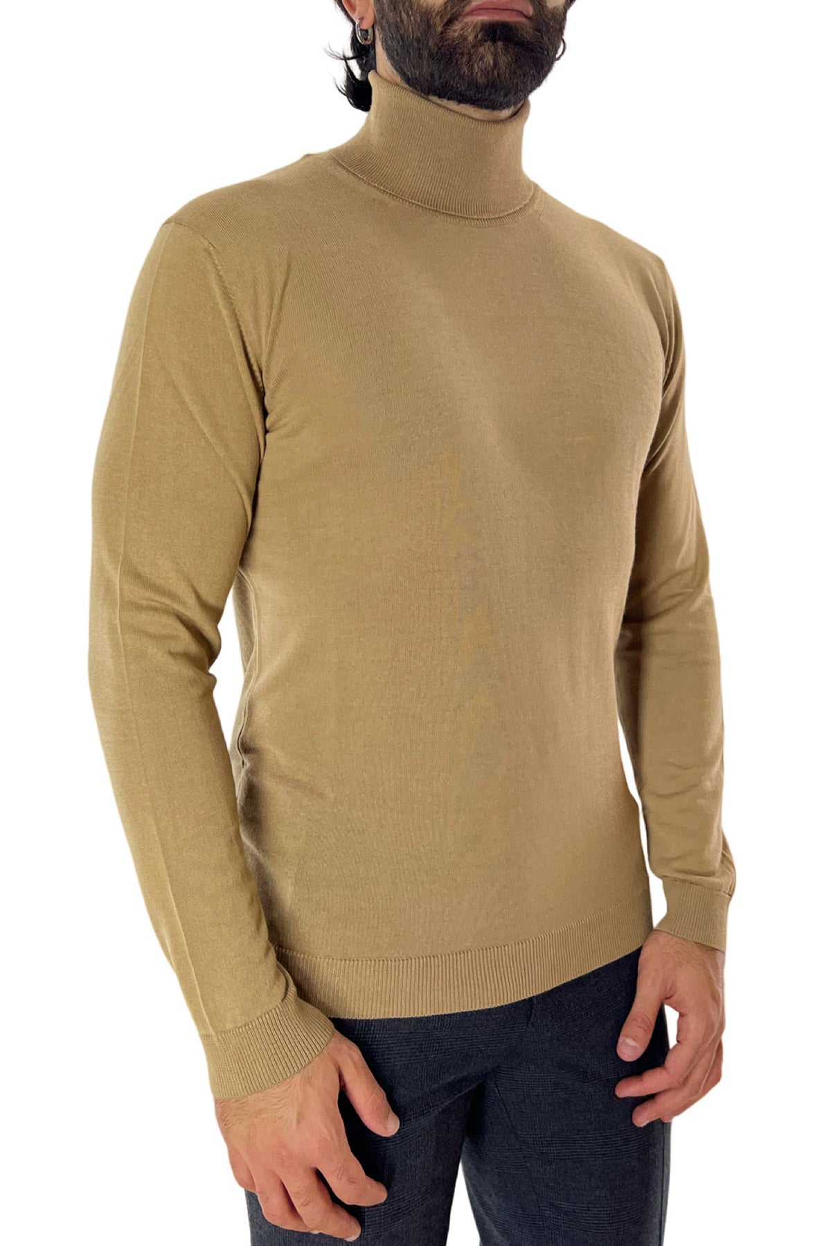 Maglione collo alto uomo beige in lana merinos slim fit made in italy tinta unita