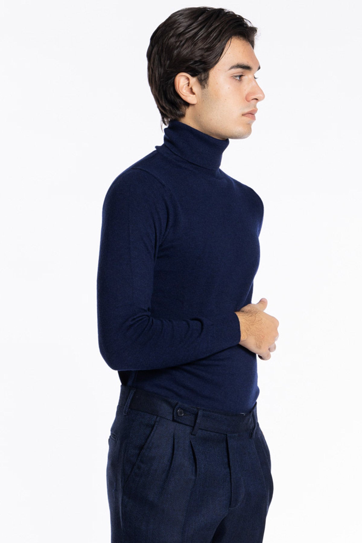 Maglione collo alto uomo navy blu in lana merinos slim fit made in italy tinta unita
