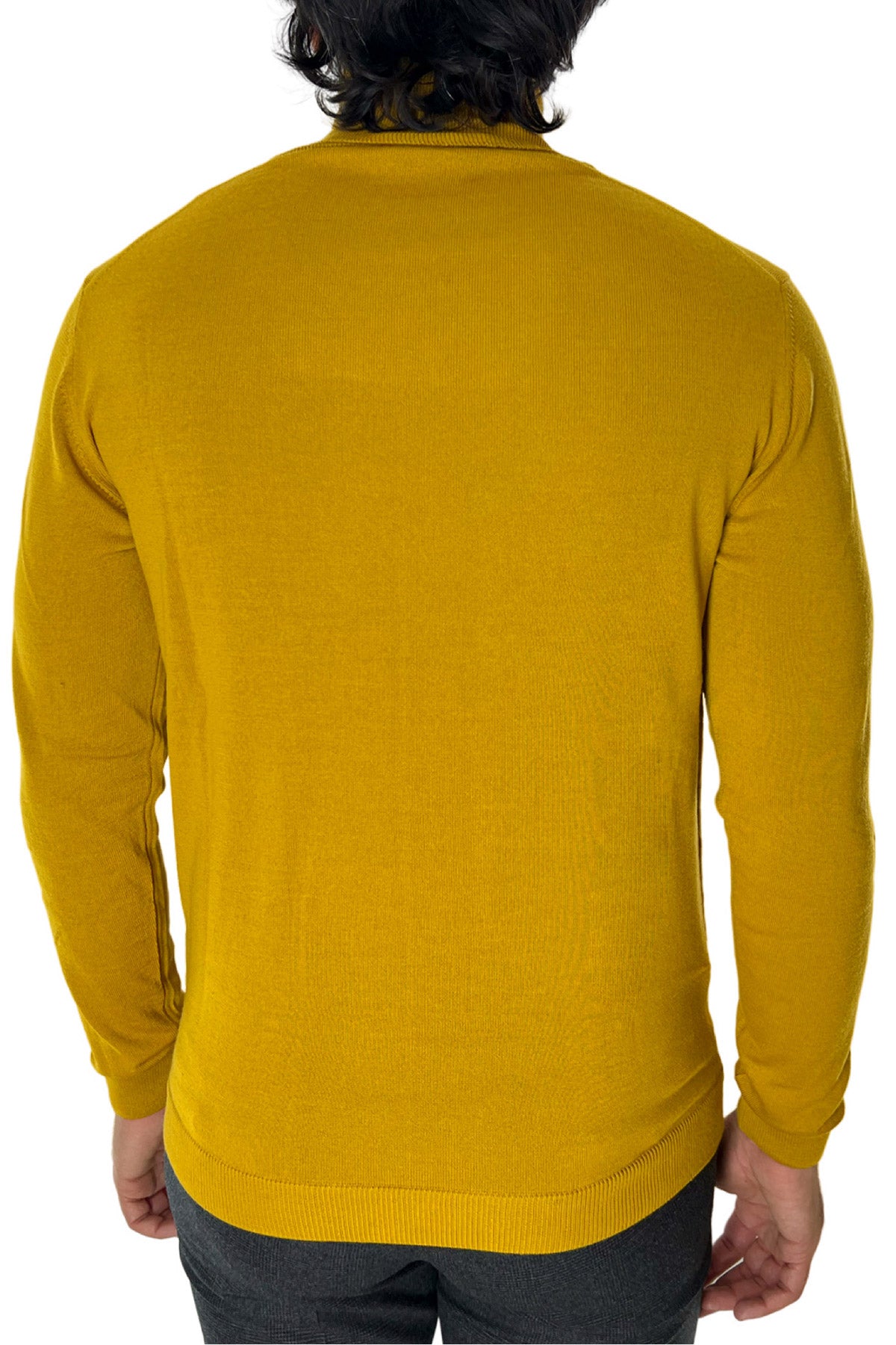 Maglione collo alto uomo senape in lana merinos slim fit made in italy tinta unita