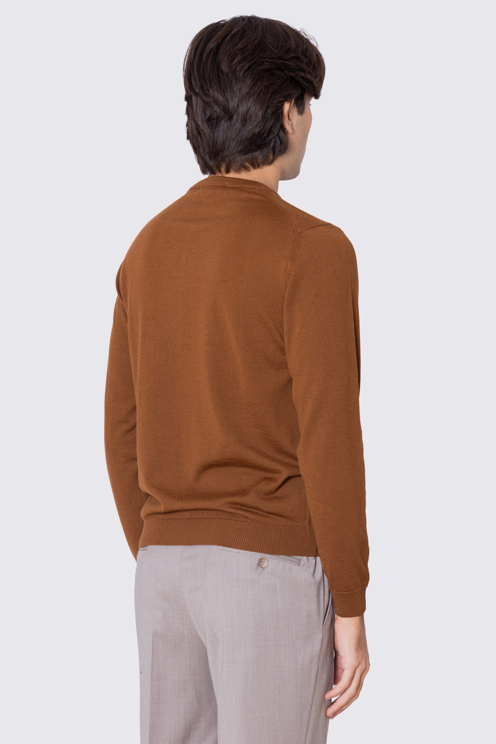 Maglioncino da uomo girocollo nocciola in lana merinos slim fit made in italy tinta unita