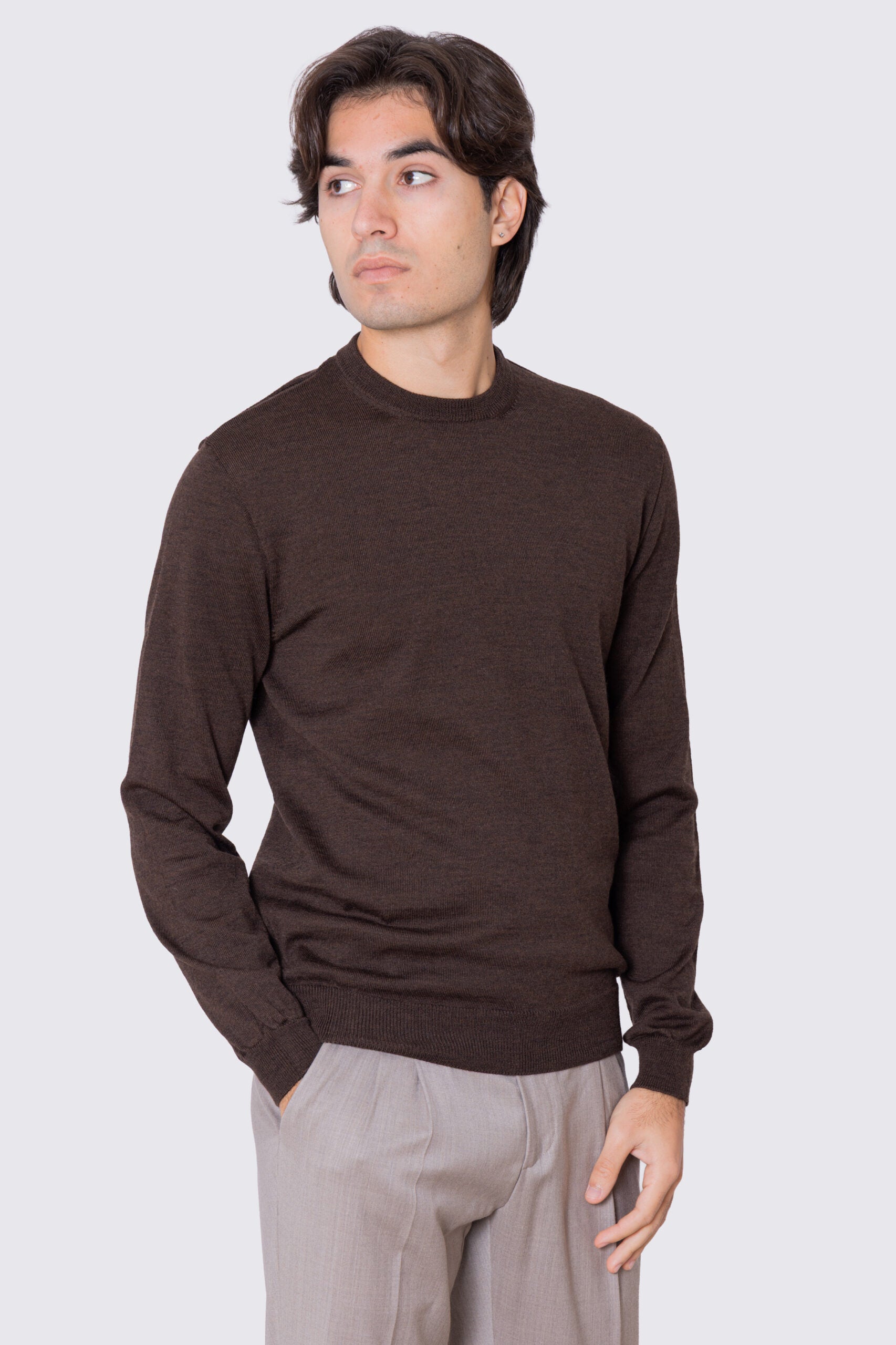 Maglioncino da uomo girocollo moro in lana merinos slim fit made in italy tinta unita