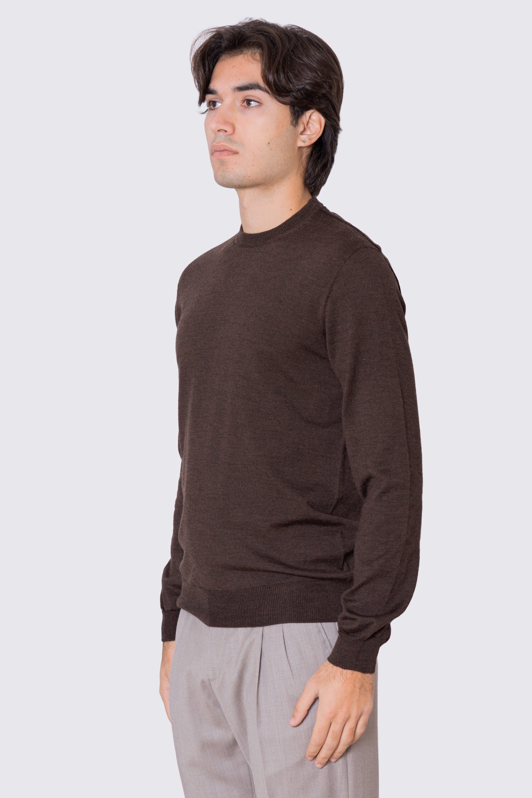 Maglioncino da uomo girocollo moro in lana merinos slim fit made in italy tinta unita