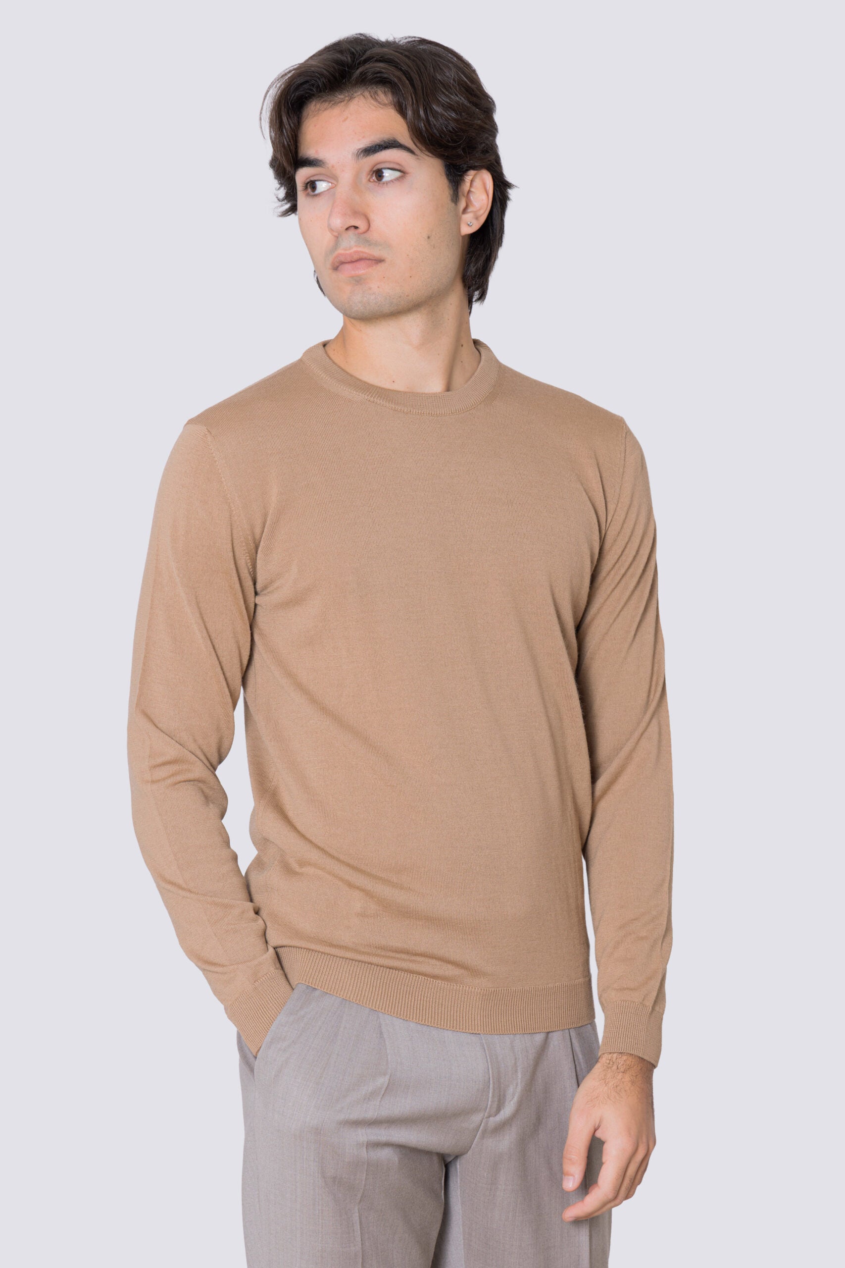 Maglioncino da uomo girocollo beige in lana merinos slim fit made in italy tinta unita