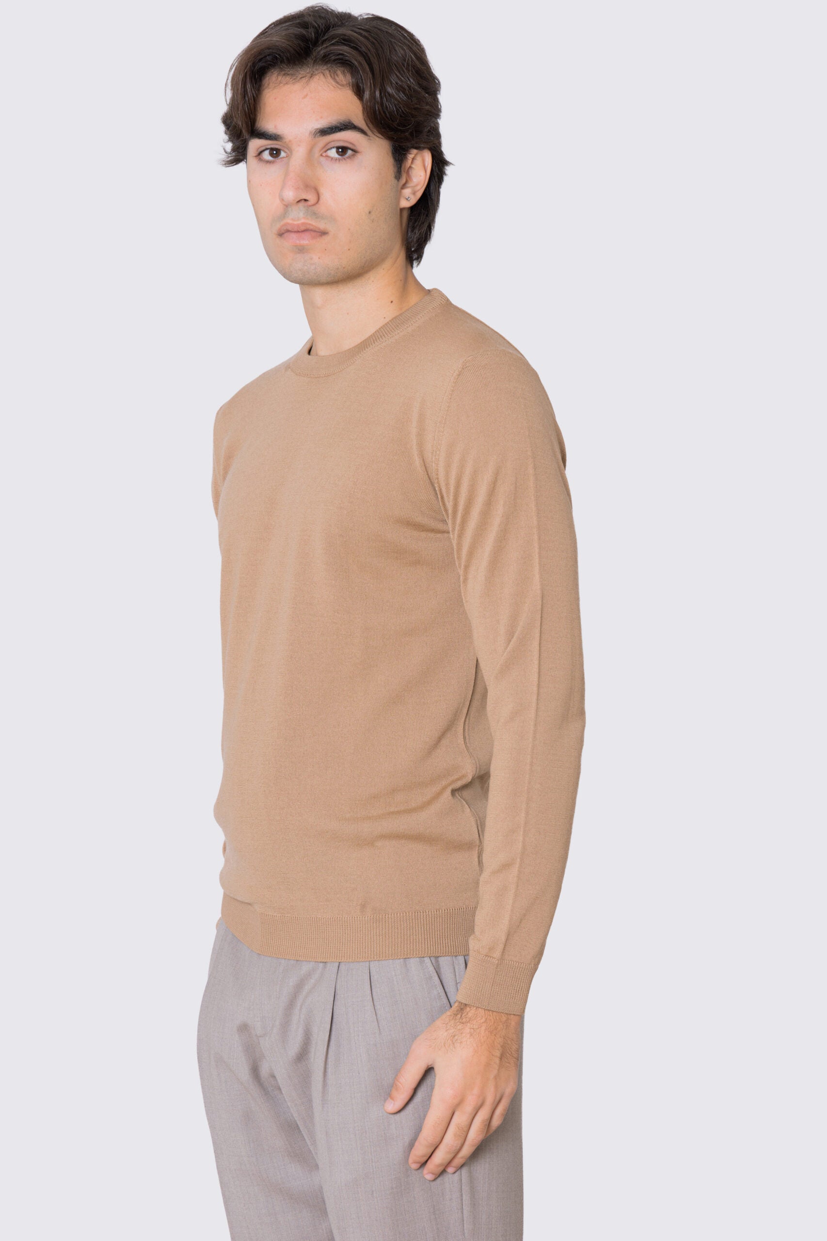 Maglioncino da uomo girocollo beige in lana merinos slim fit made in italy tinta unita