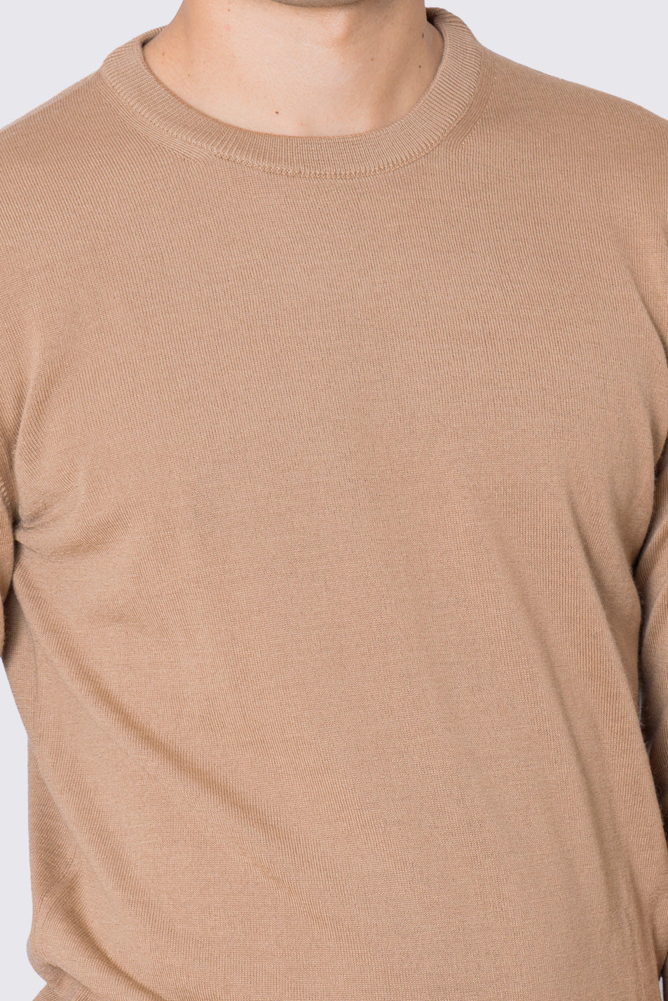 Maglioncino da uomo girocollo beige in lana merinos slim fit made in italy tinta unita