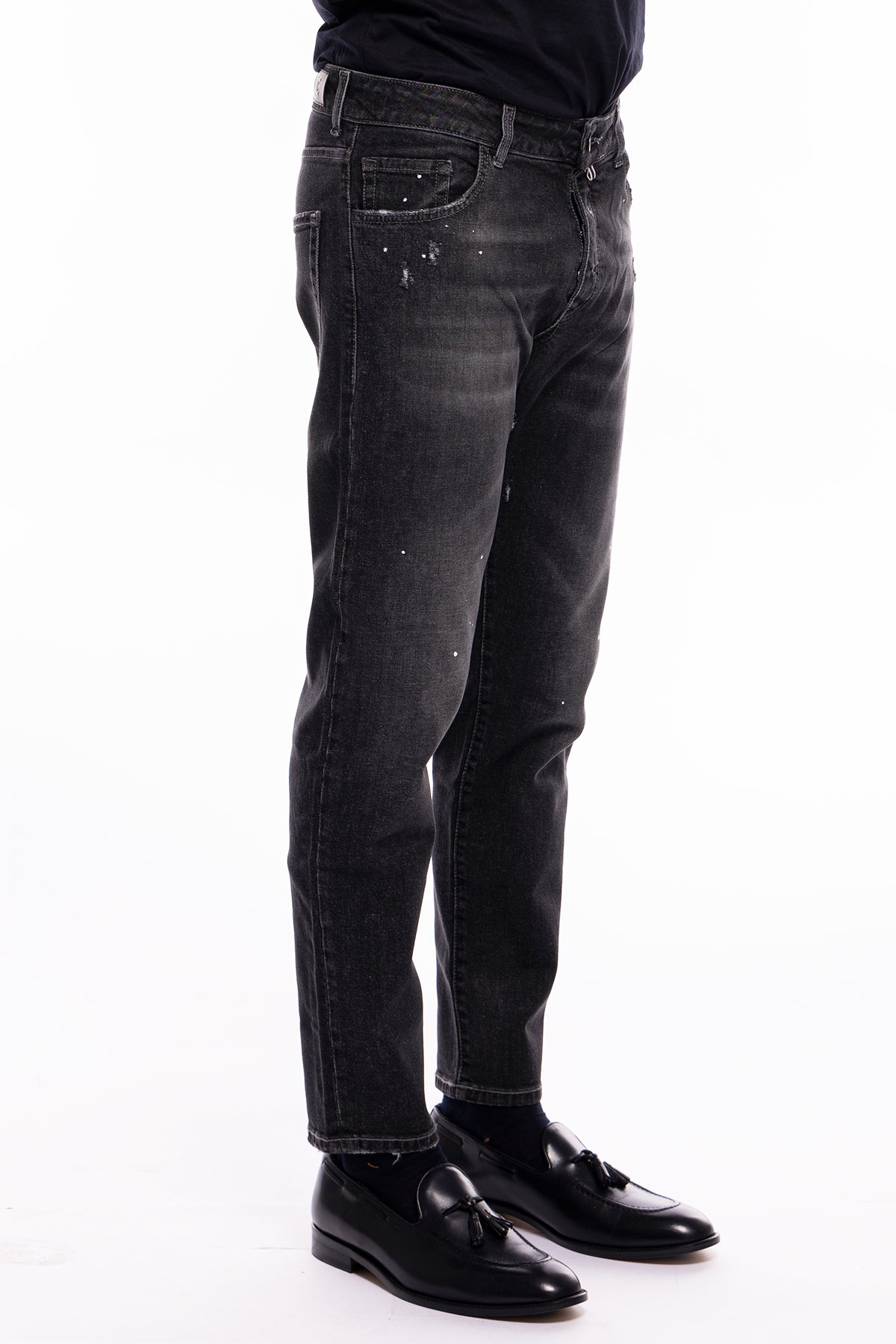 Jeans da uomo grigio scuro con leggere sabbiature bianche e schizzi di pittura