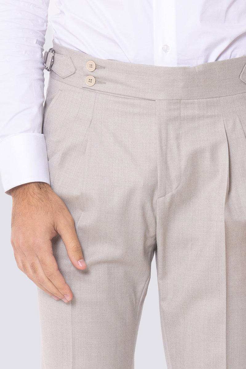 Pantalone uomo beige vita alta con e fibbie laterali tasca america in lana flanella Vitale Barberis Canonico con doppia pinces e risvolto 5cm