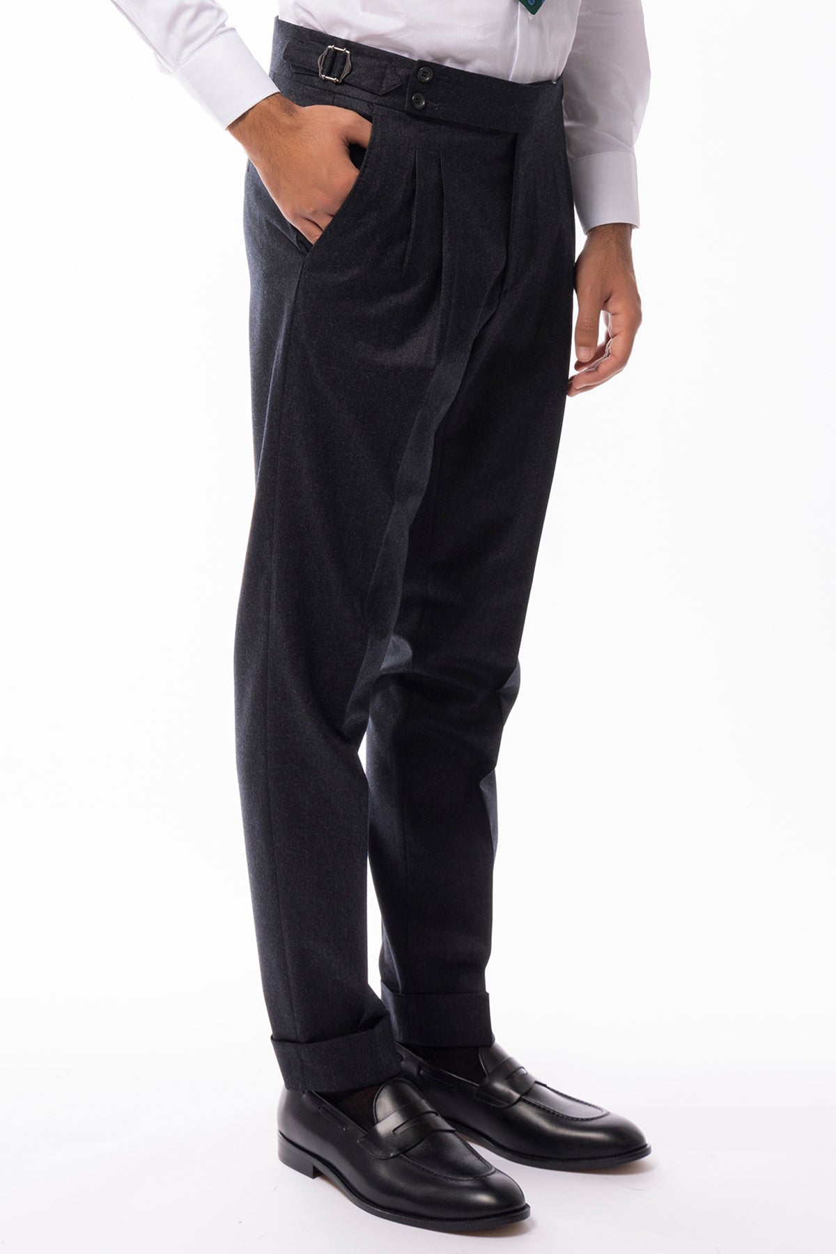 Pantalone uomo grigio scuro vita alta tasca america in lana flanella con pinces e fibbie laterali Vitale Barberis Canonico