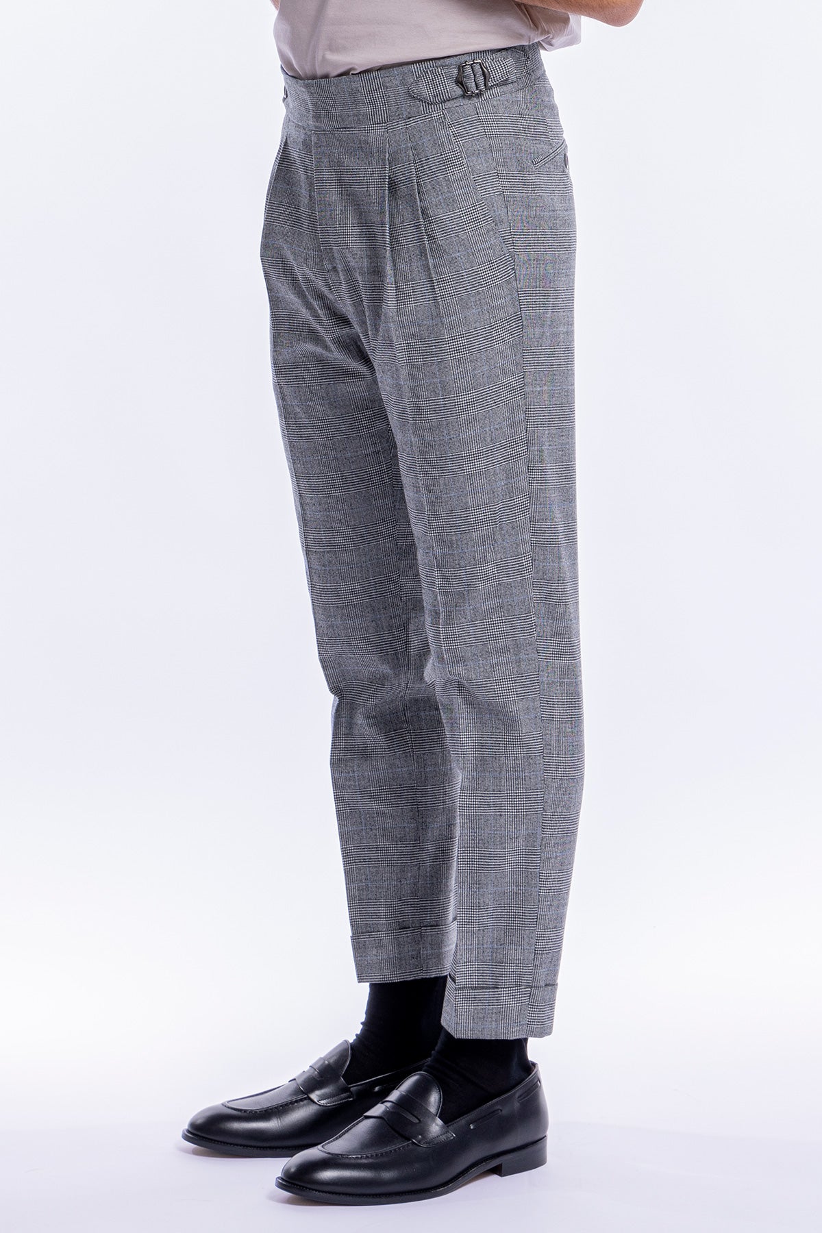 Pantalone uomo vita alta nero fantasia principe di galles tasca america in lana flanella Holland & Sherry con pinces e fibbie laterali