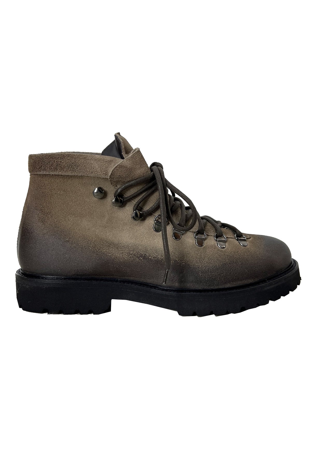 Stivaletti da uomo beige in camoscio con chiusura lacci anfibi e suola carrarmato made in italy