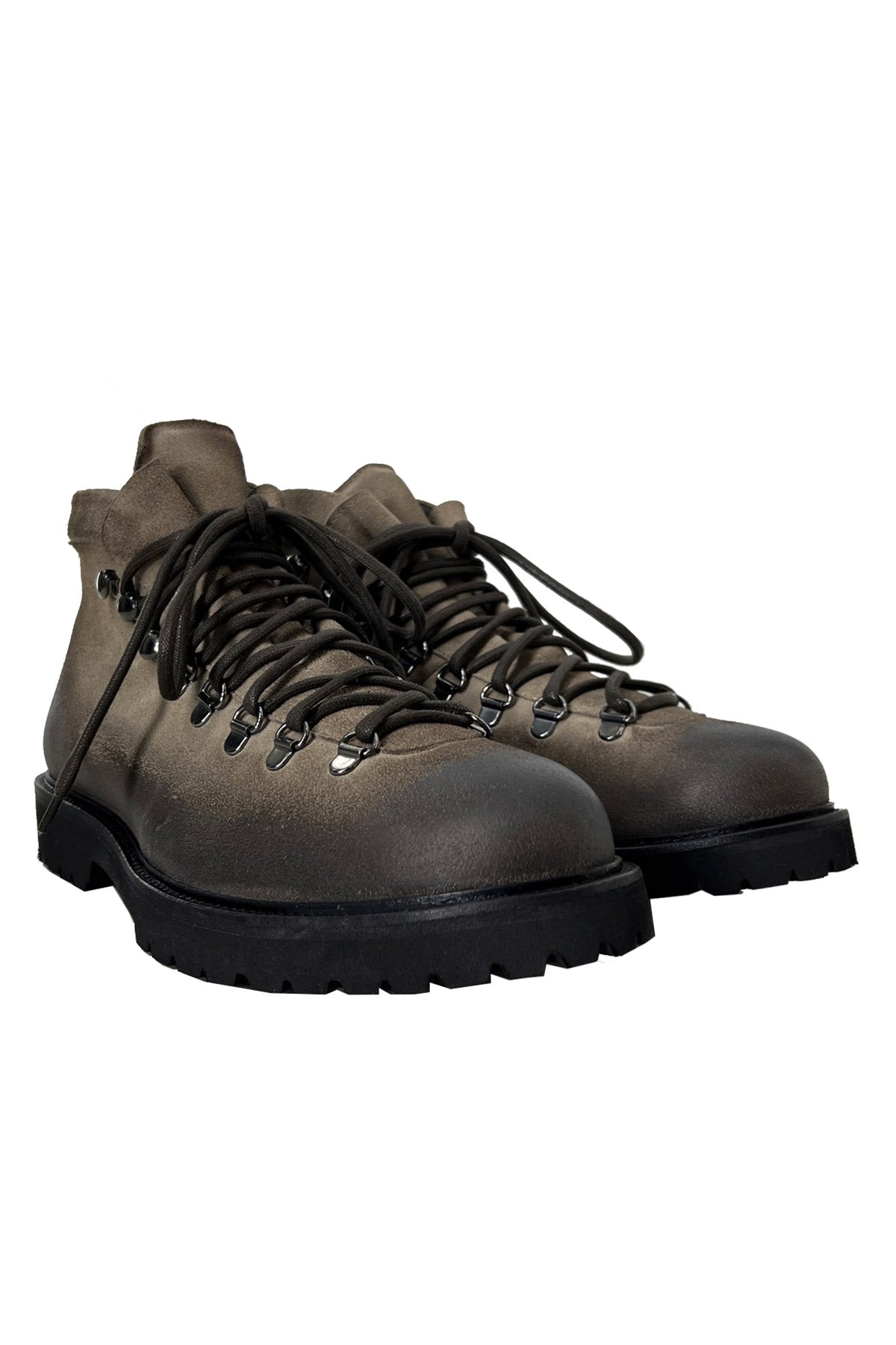 Stivaletti da uomo beige in camoscio con chiusura lacci anfibi e suola carrarmato made in italy