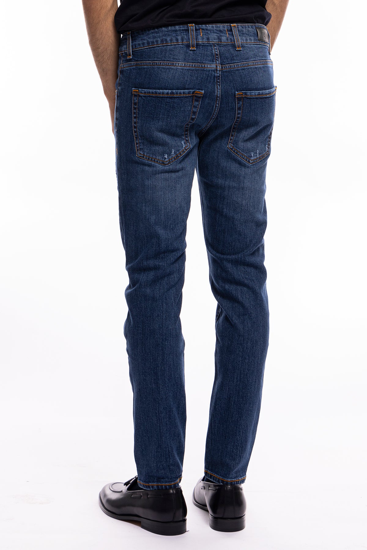 Jeans da uomo con strappi lavaggio medio con sabbiature bianche modello 5 tasche