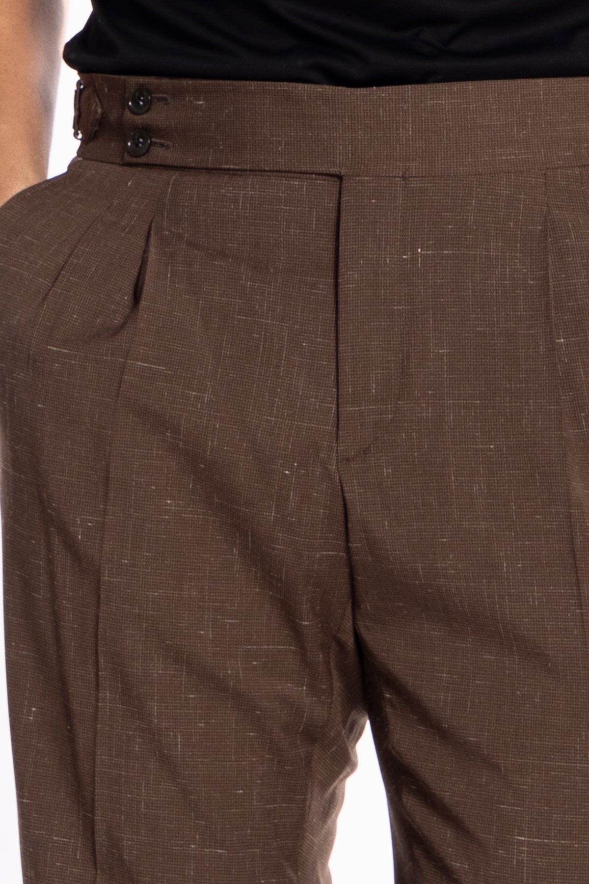 Pantalone uomo marrone fantasia pied de poule vita alta doppia pinces in fresco lana misto