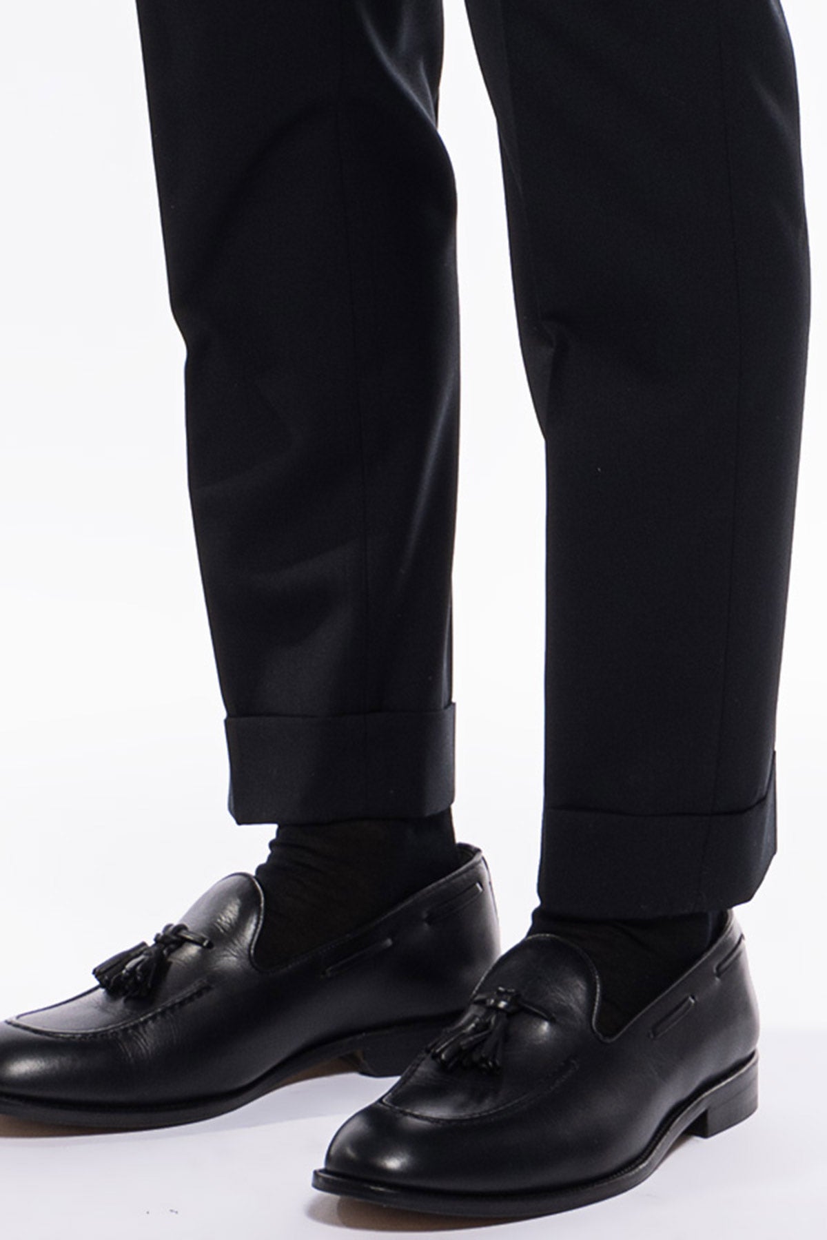 Pantalone uomo nero chiusura prolungata doppia pinces in fresco lana super 140's Holland & Sherry