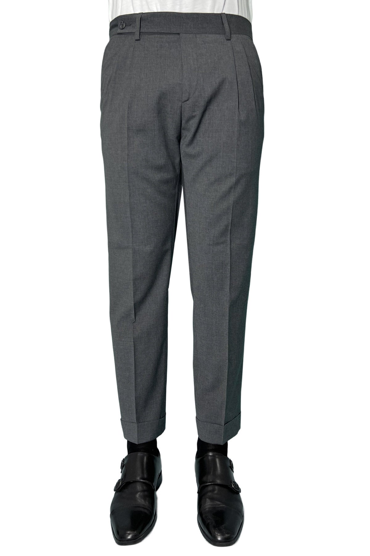 Pantalone uomo grigio scuro chiusura prolungata doppia pinces in fresco lana misto