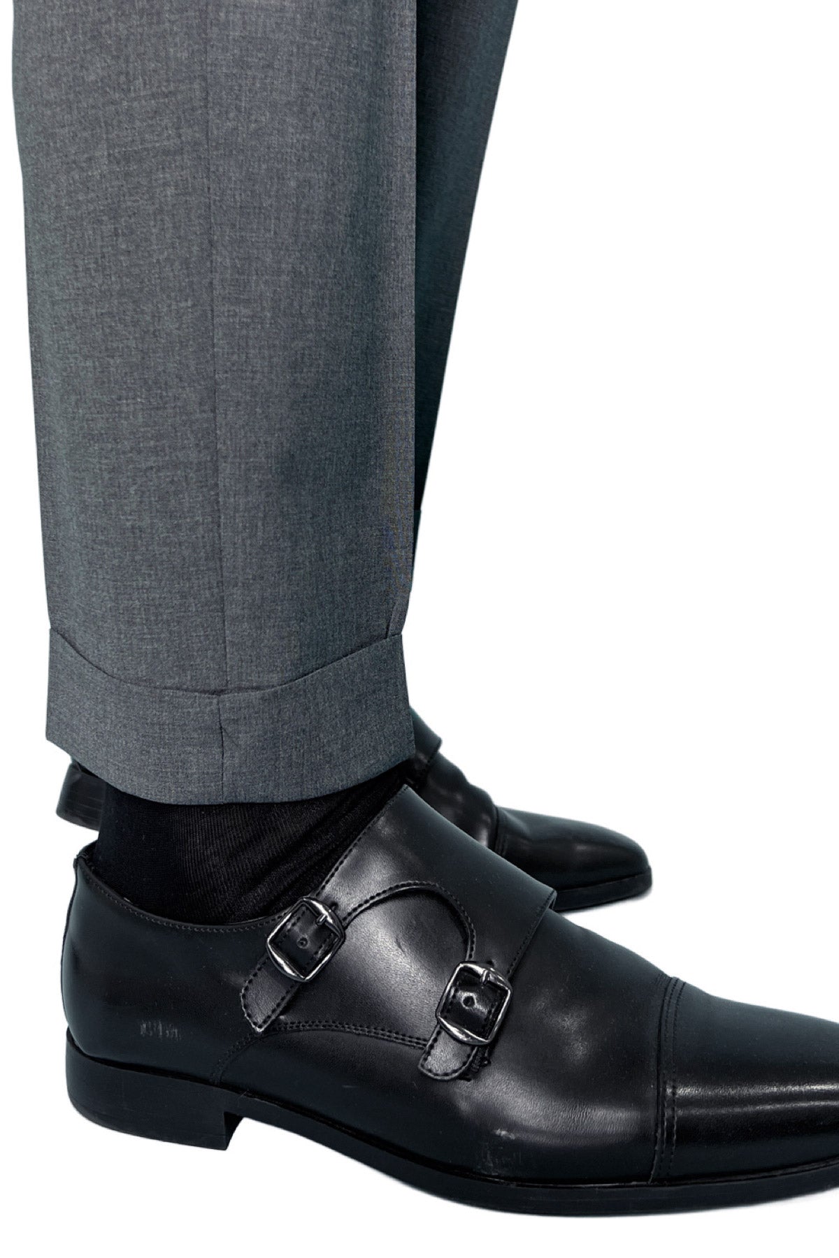 Pantalone uomo grigio scuro chiusura prolungata doppia pinces in fresco lana misto