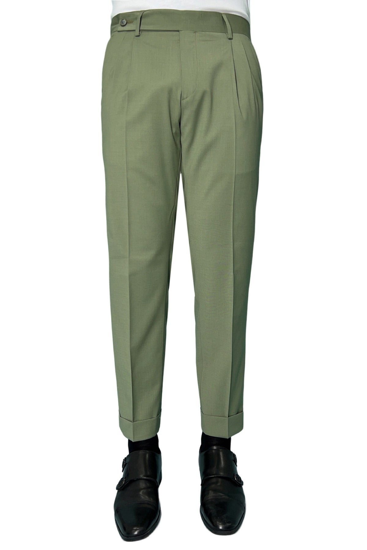 Pantalone uomo verde salvia chiusura prolungata doppia pinces in fresco lana misto