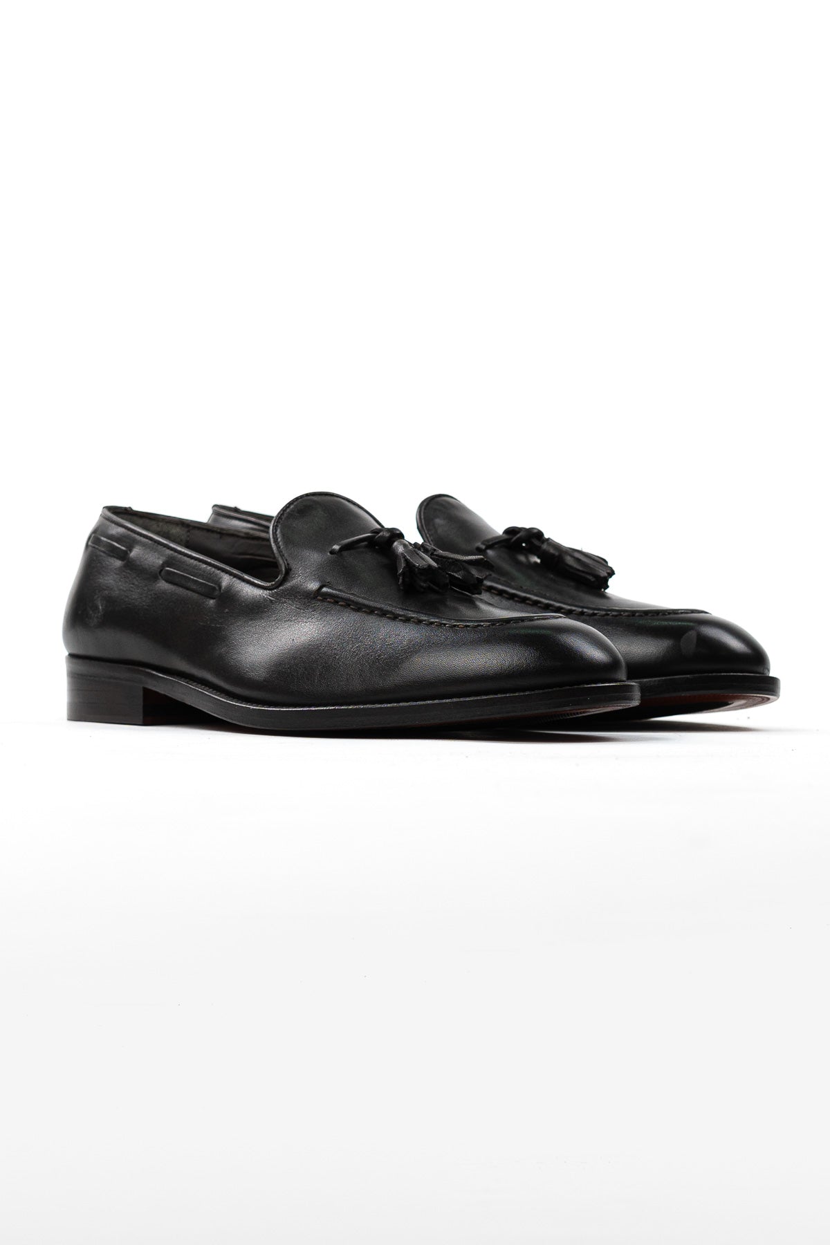 Mocassini uomo neri in vera pelle con nappine e suola in cuoio made in italy