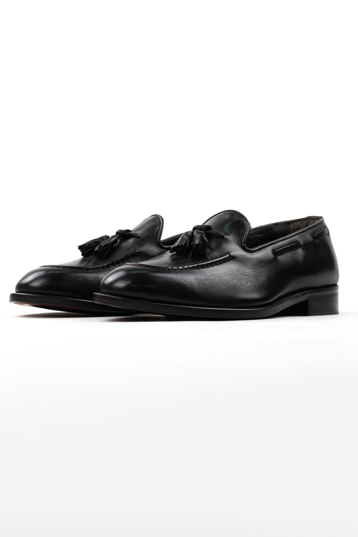 Mocassini uomo neri in vera pelle con nappine e suola in cuoio made in italy