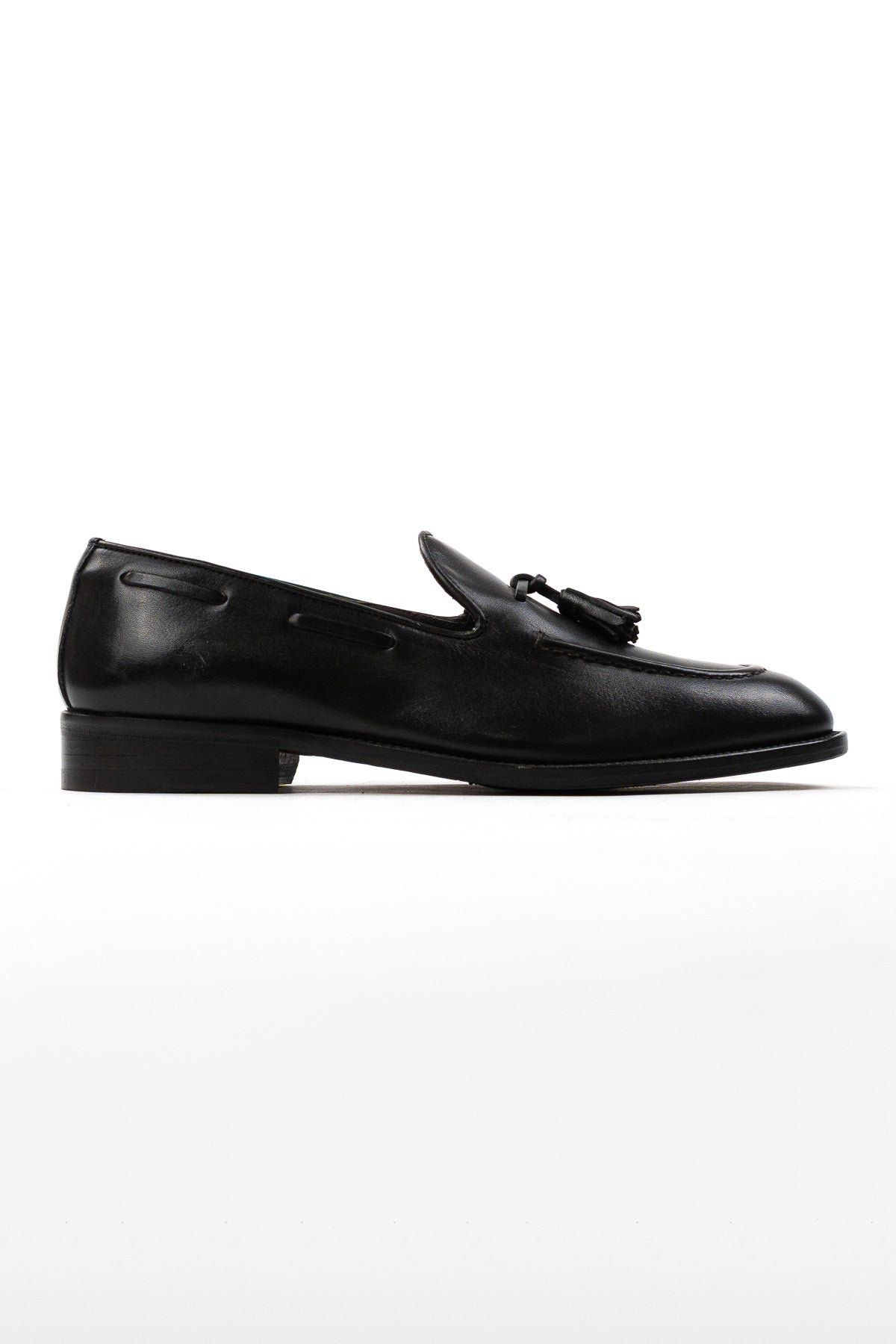 Mocassini uomo neri in vera pelle con nappine e suola in cuoio made in italy
