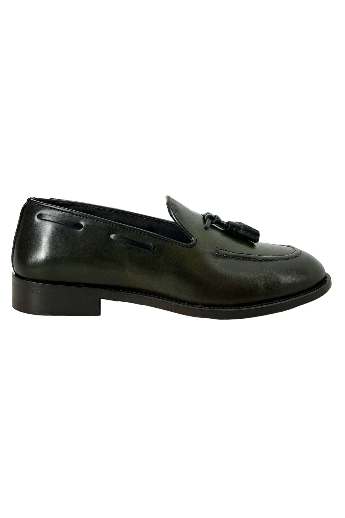 Mocassini uomo verde militare in vera pelle con nappine e suola in cuoio made in italy