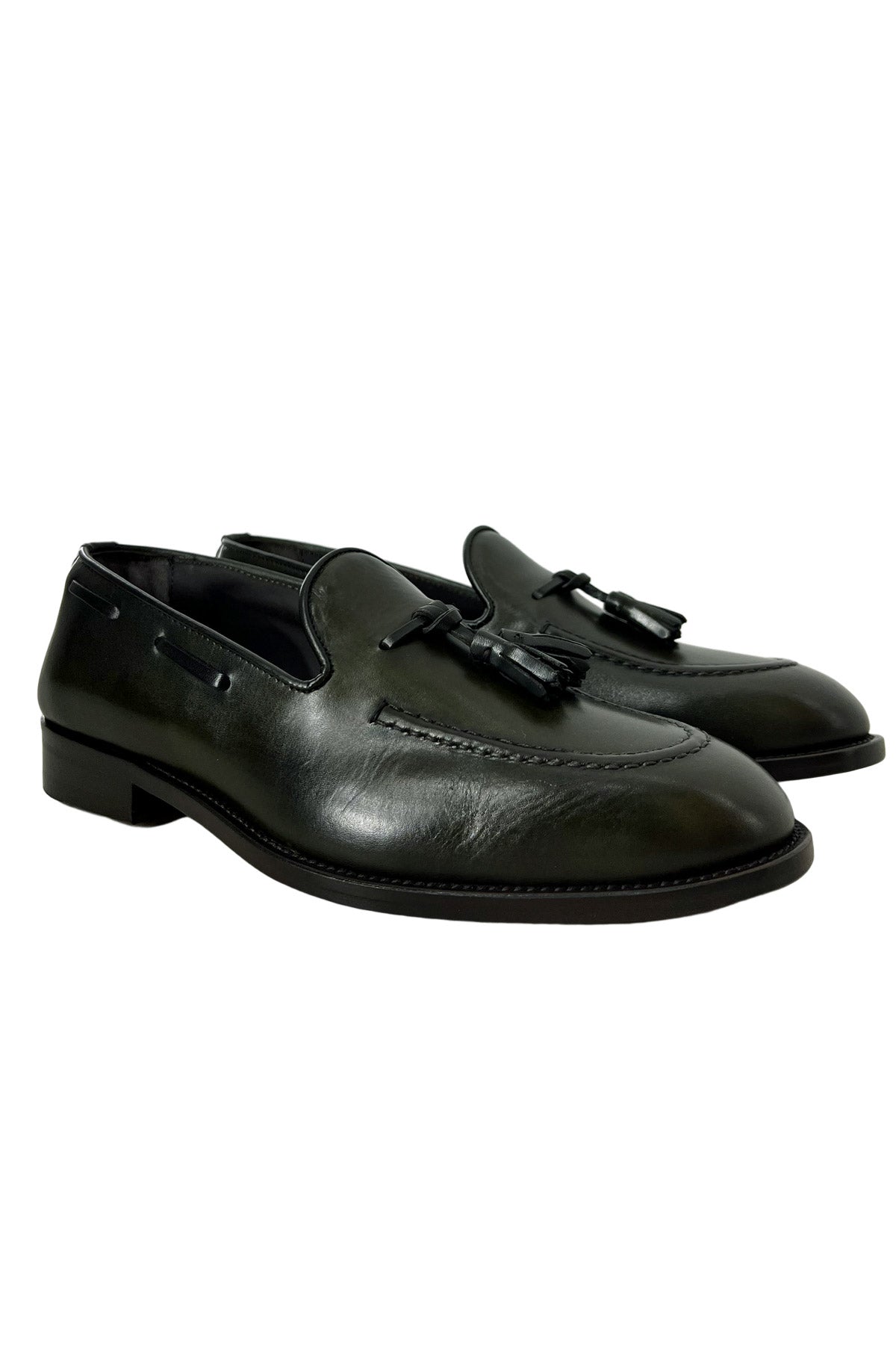 Mocassini uomo verde militare in vera pelle con nappine e suola in cuoio made in italy