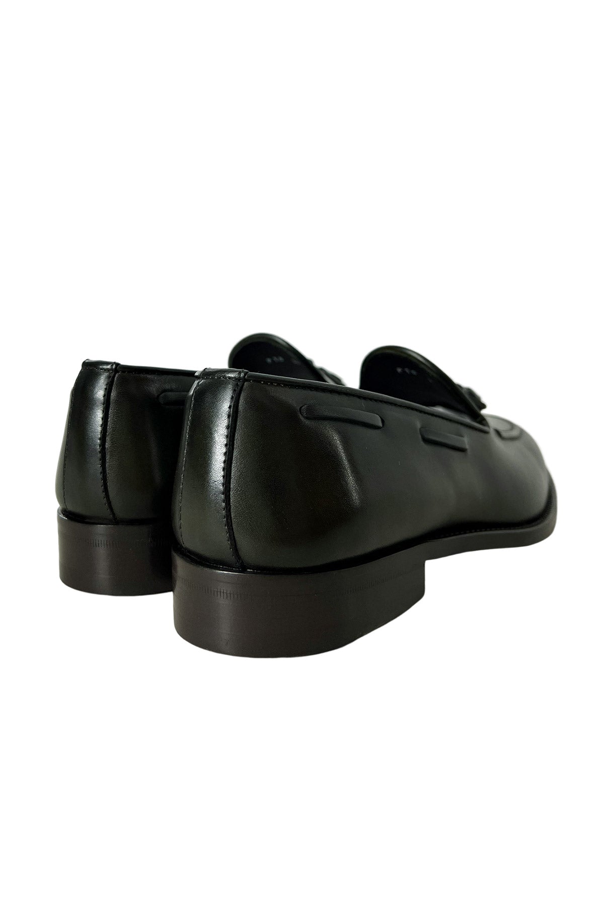 Mocassini uomo verde militare in vera pelle con nappine e suola in cuoio made in italy