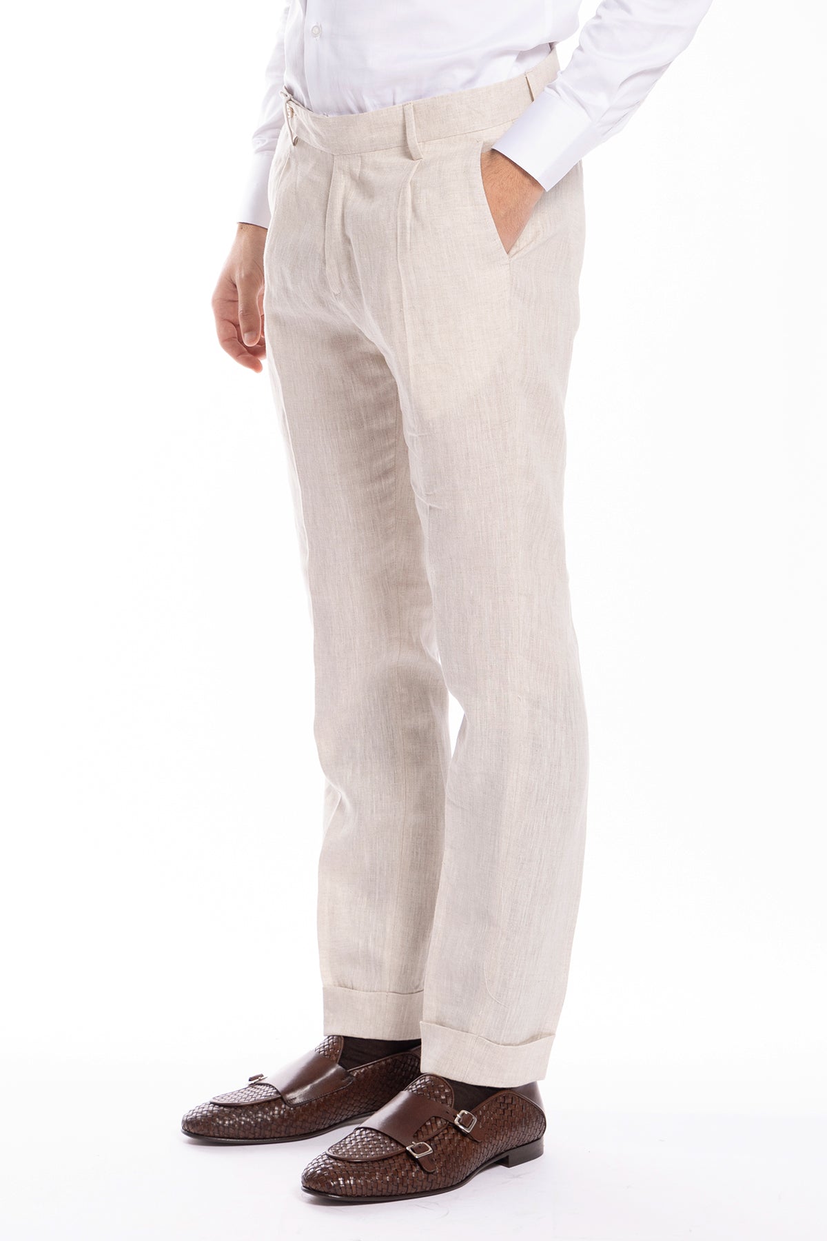 Pantalone uomo beige di lino 100%  tasca america con una pinces e risvolto 4cm