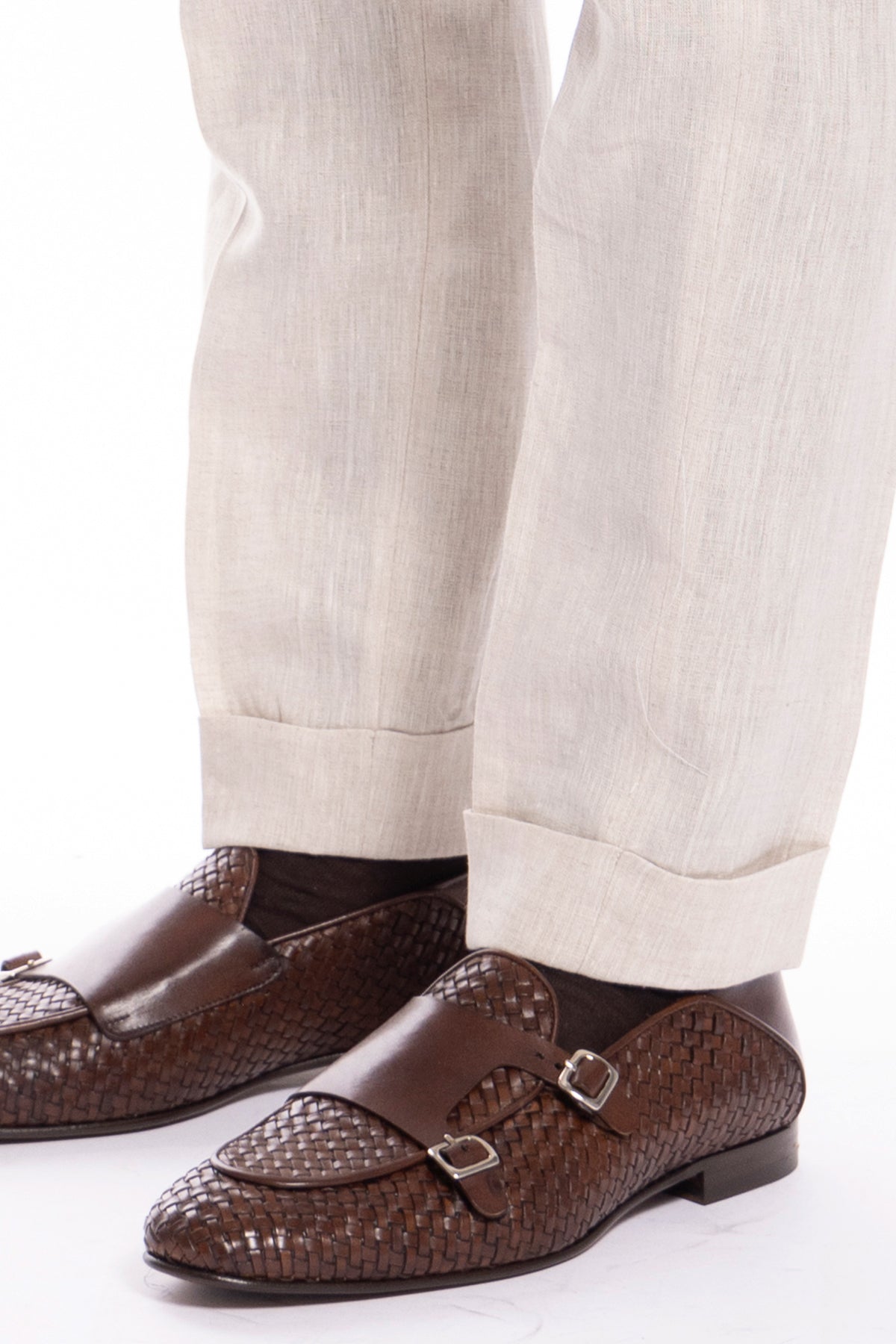 Pantalone uomo beige di lino 100%  tasca america con una pinces e risvolto 4cm