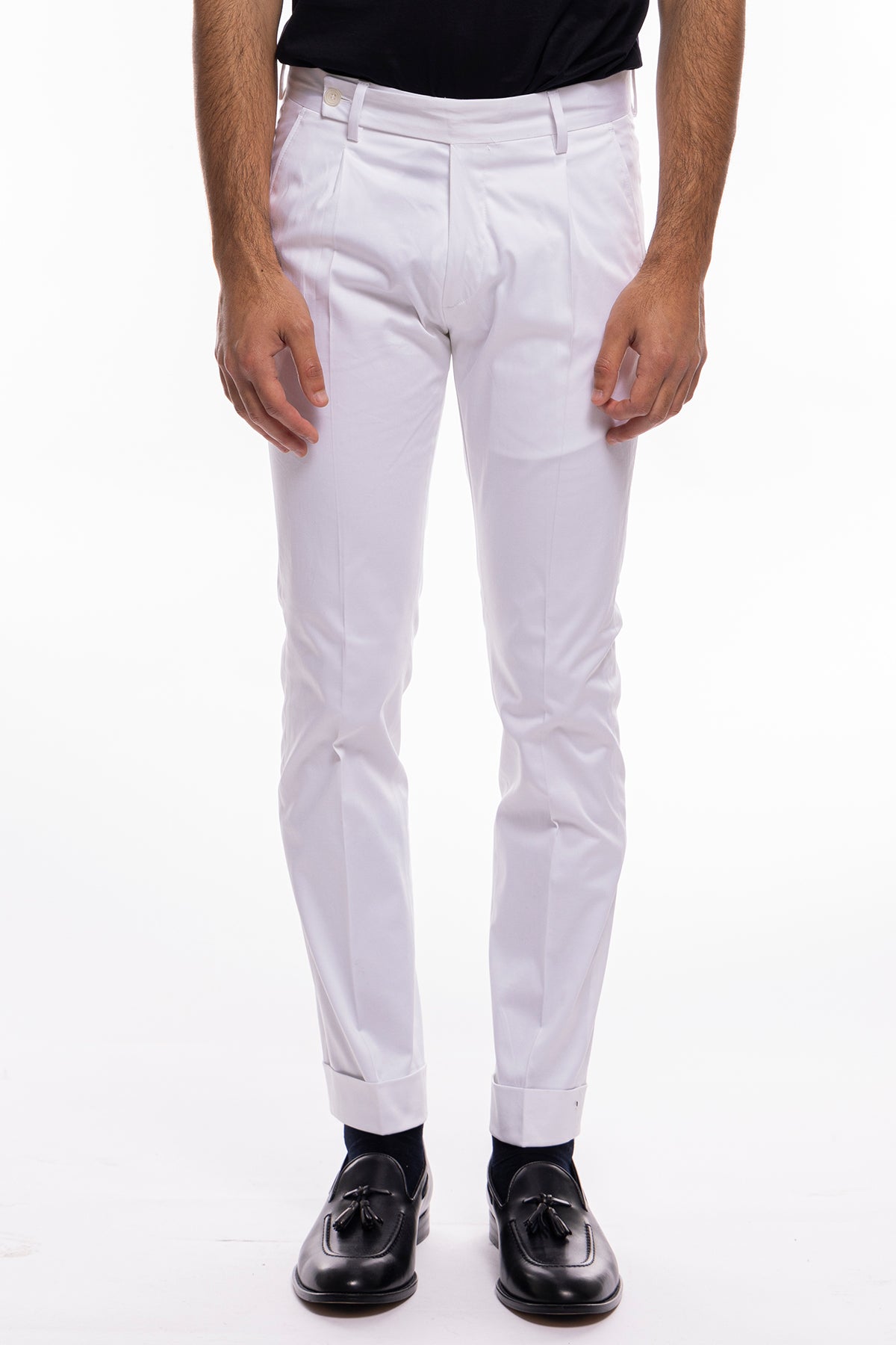 Pantalone uomo Bianco di cotone leggermente elastico tasca america con una pinces e risvolto 4cm