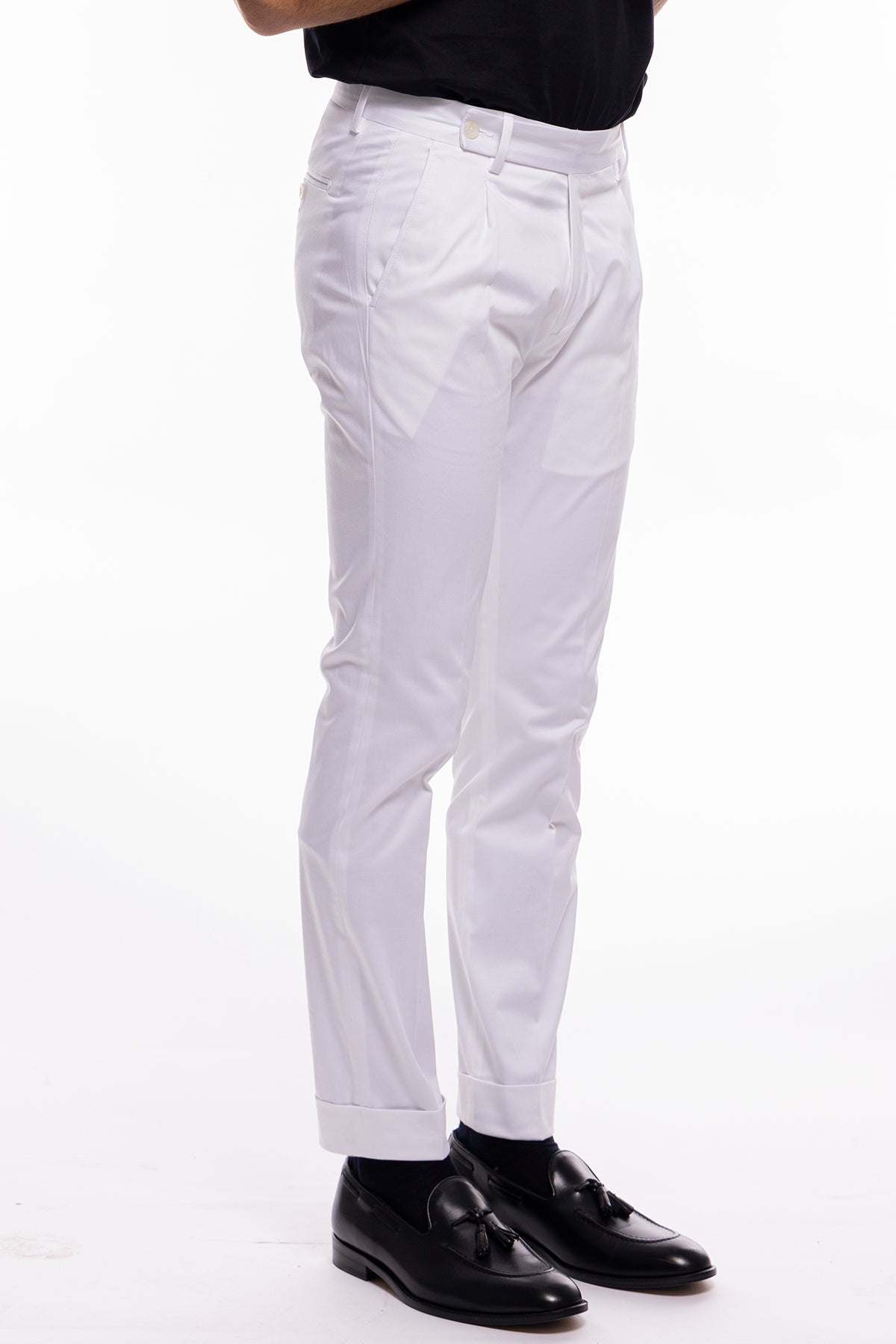 Pantalone uomo Bianco di cotone leggermente elastico tasca america con una pinces e risvolto 4cm