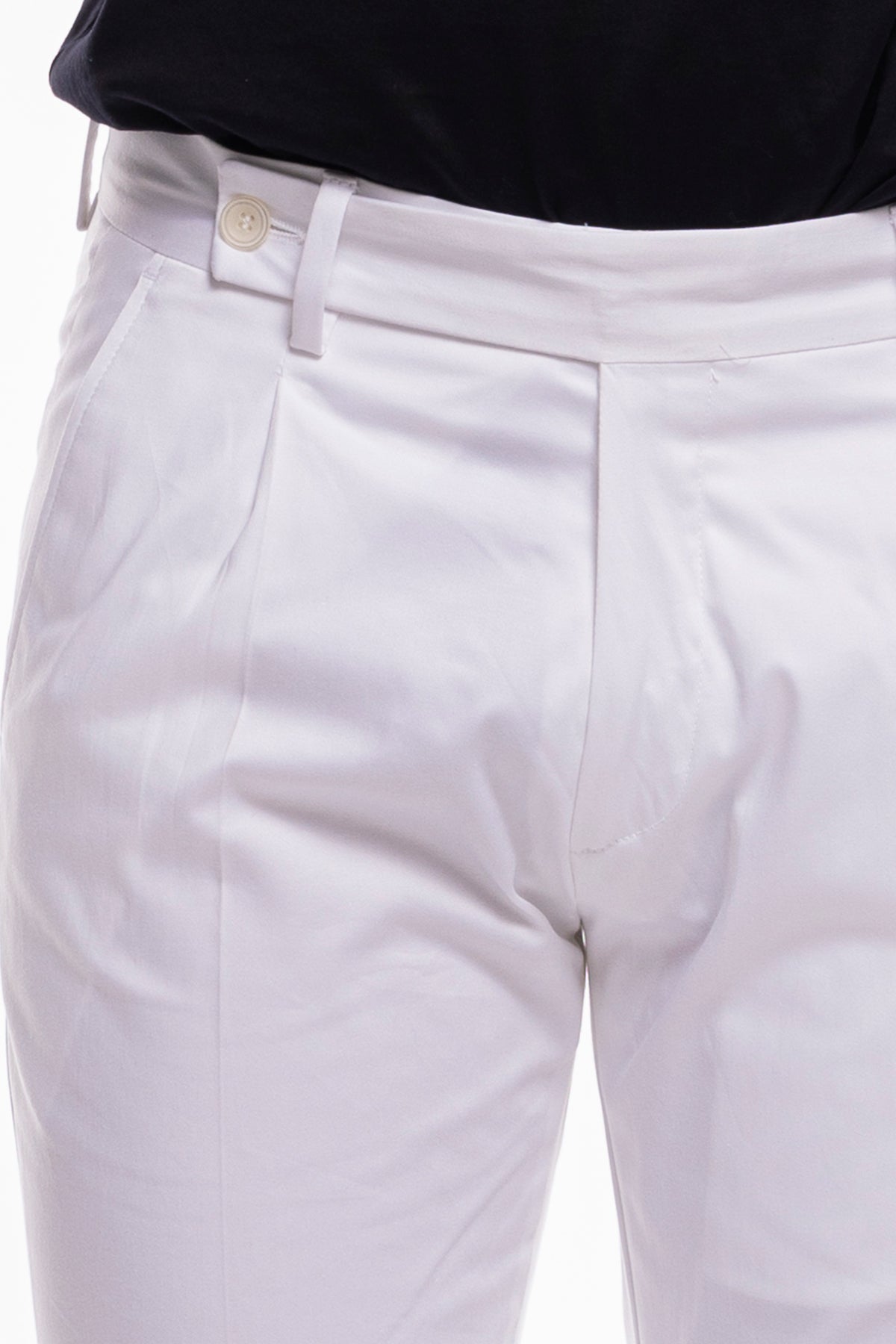 Pantalone uomo Bianco di cotone leggermente elastico tasca america con una pinces e risvolto 4cm