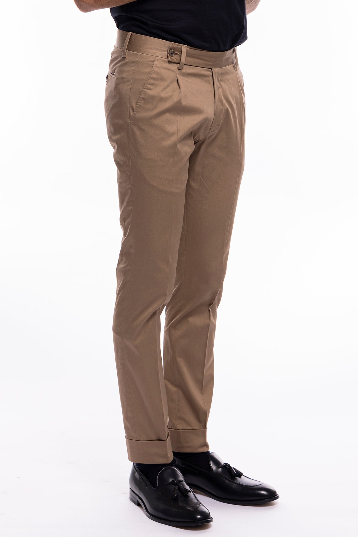 Pantalone uomo Fango di cotone leggermente elastico tasca america con una pinces e risvolto 4cm