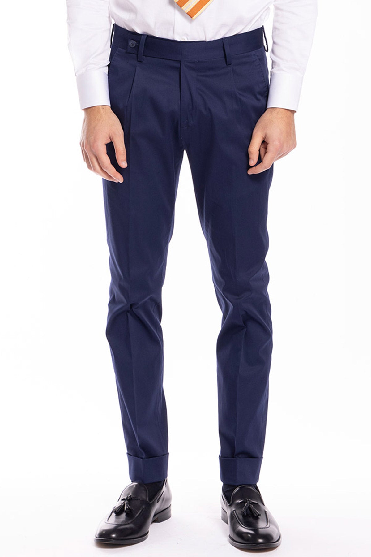 Pantalone uomo Navy blu di cotone leggermente elastico tasca america con una pinces e risvolto 4cm