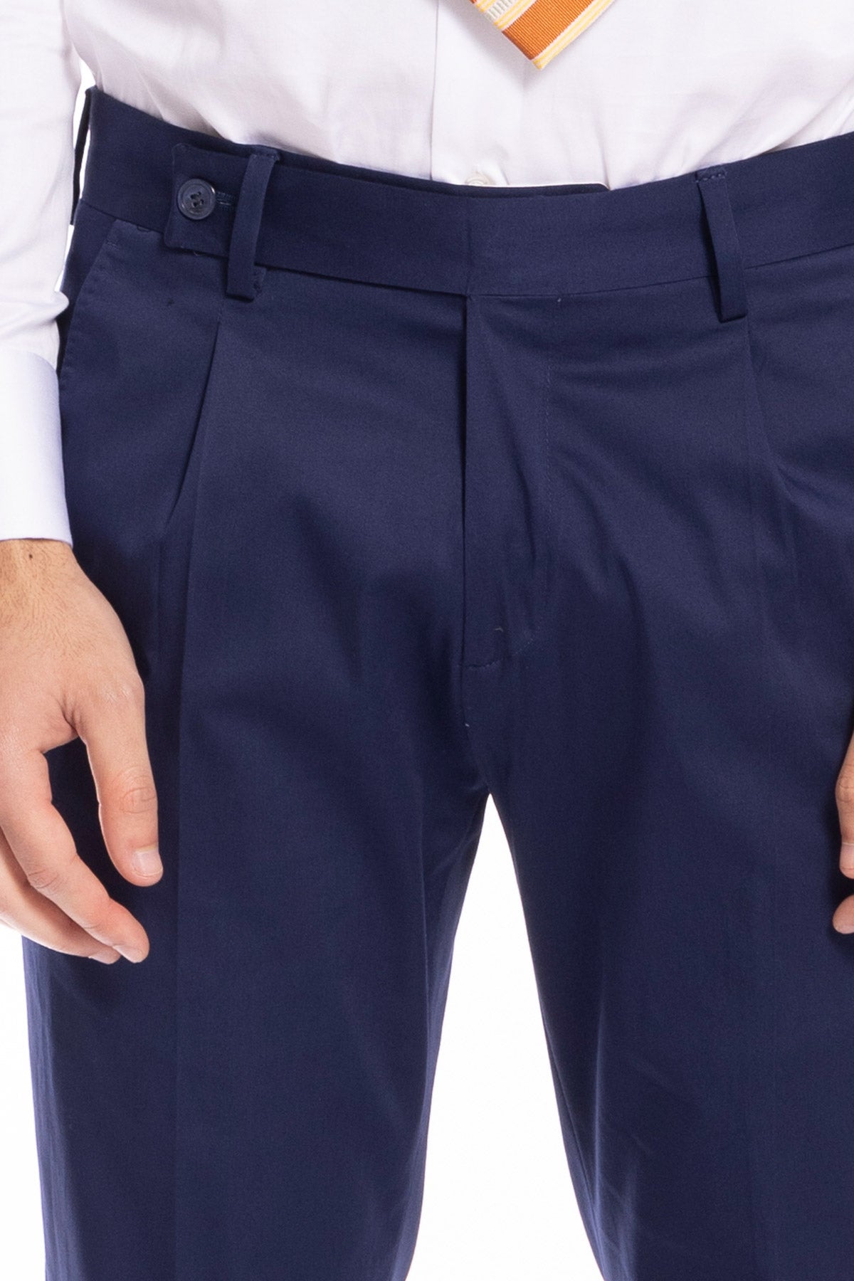 Pantalone uomo Navy blu di cotone leggermente elastico tasca america con una pinces e risvolto 4cm