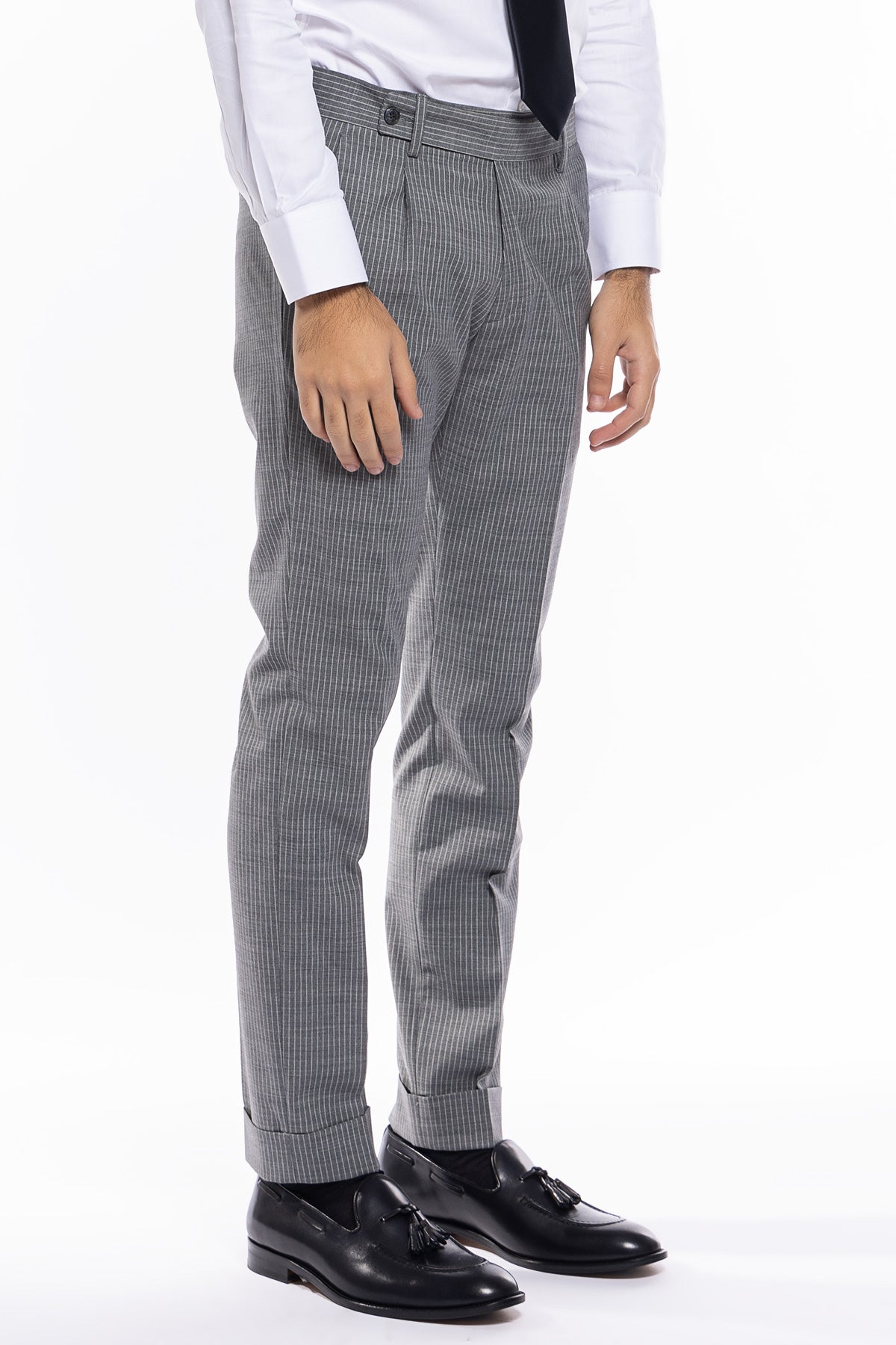 Pantalone uomo grigio fresco lana fantasia riga bianca tasca america con una pinces e risvolto 4cm