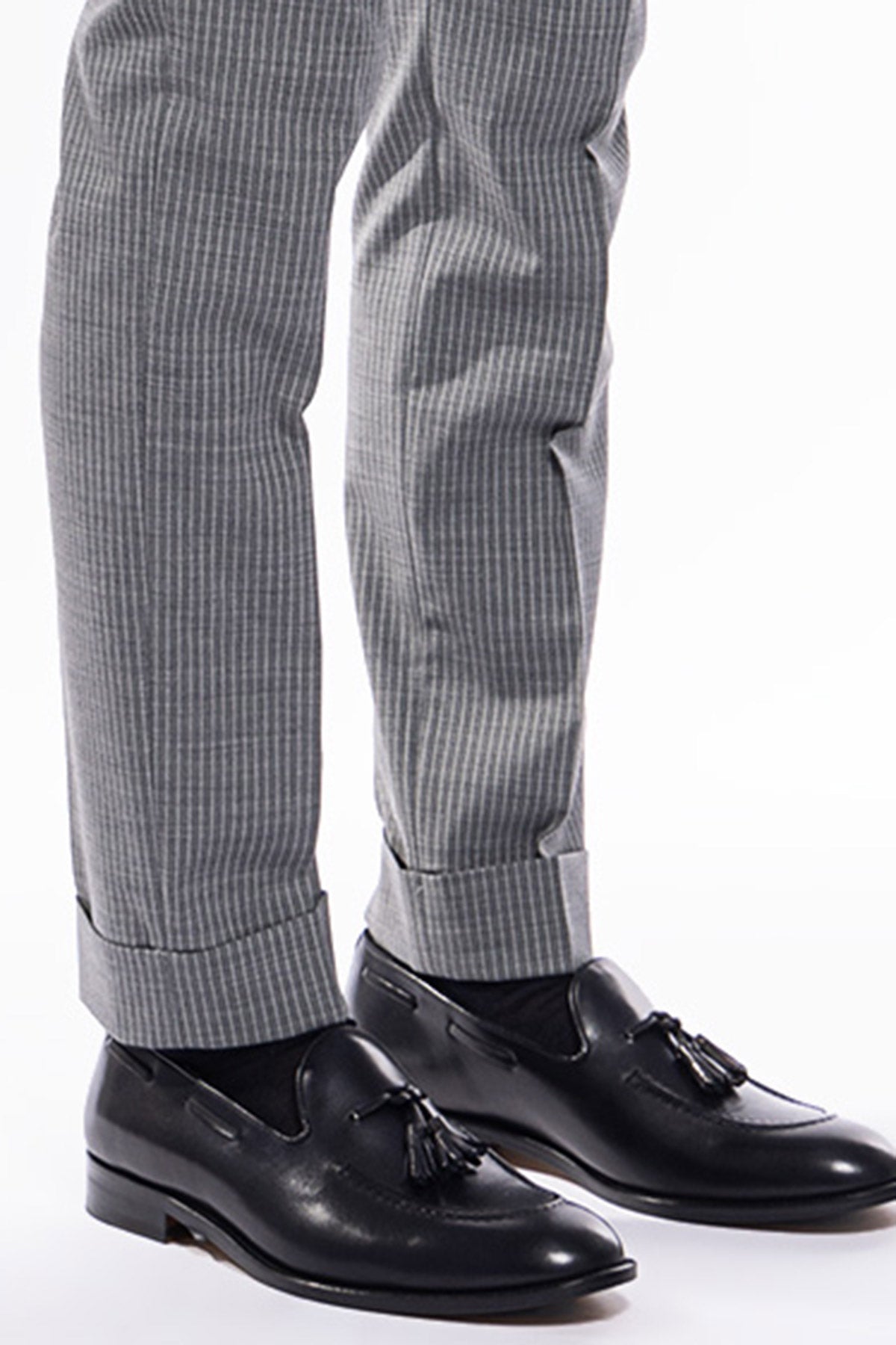 Pantalone uomo grigio fresco lana fantasia riga bianca tasca america con una pinces e risvolto 4cm