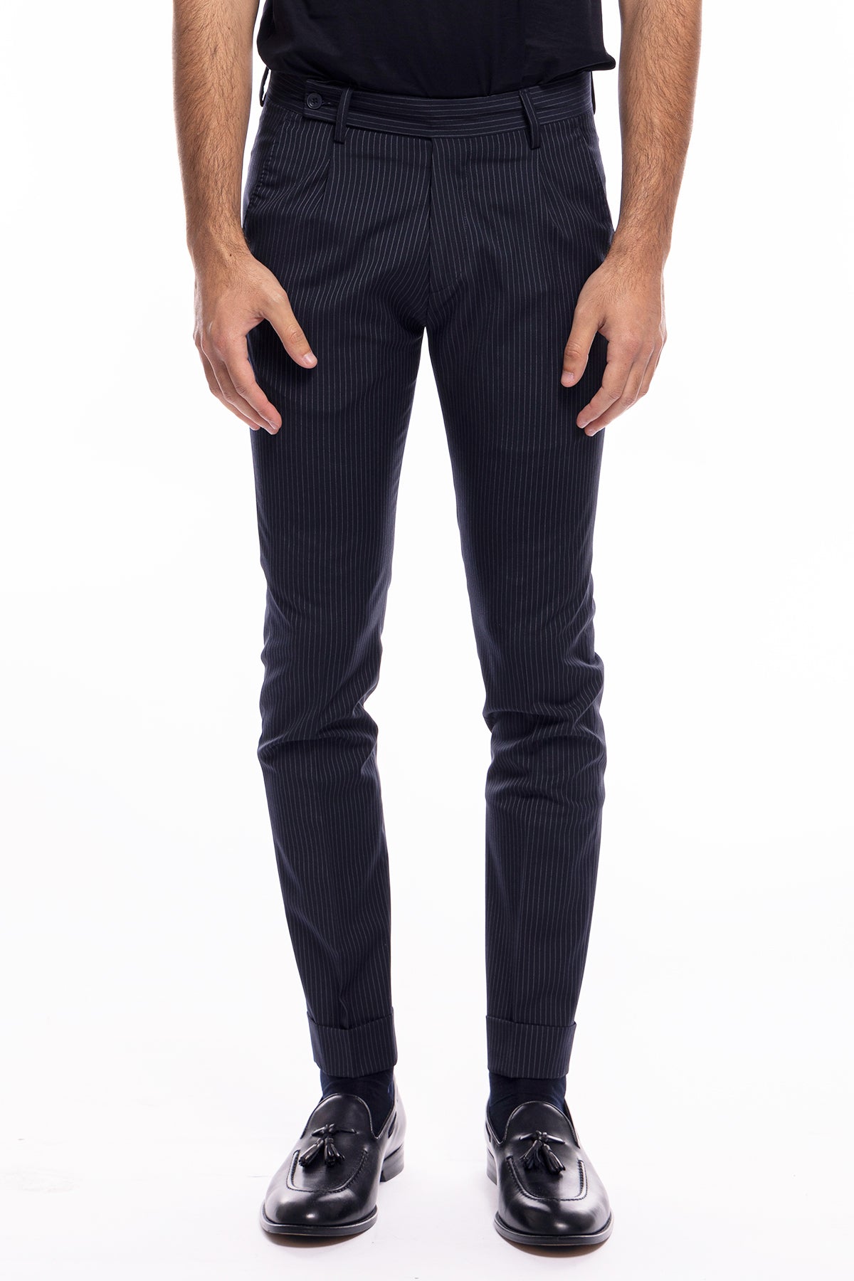 Pantalone uomo blu fresco lana fantasia riga tasca america con una pinces e risvolto 4cm