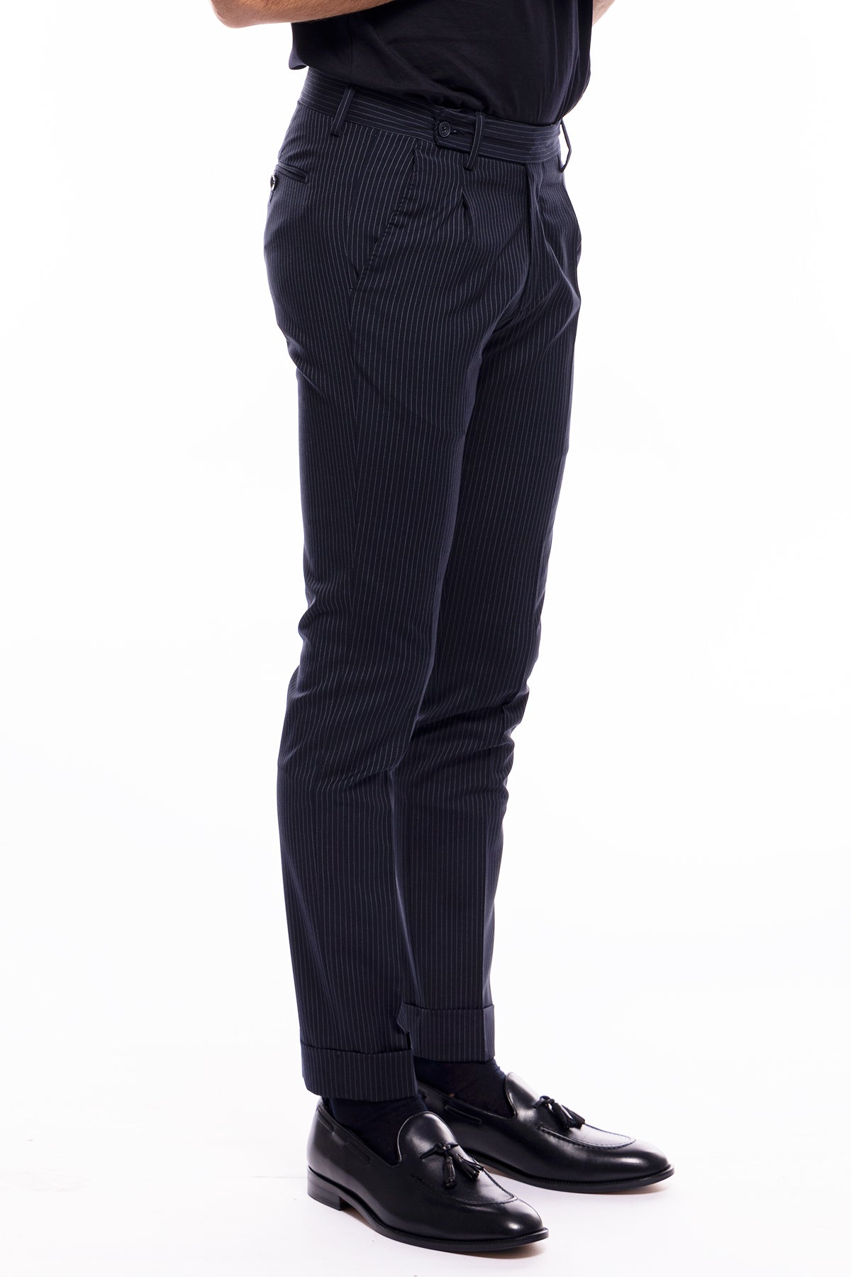 Pantalone uomo blu fresco lana fantasia riga tasca america con una pinces e risvolto 4cm