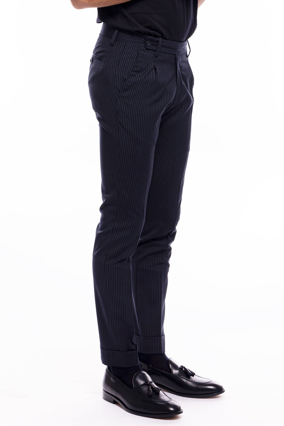 Pantalone uomo blu fresco lana fantasia riga tasca america con una pinces e risvolto 4cm