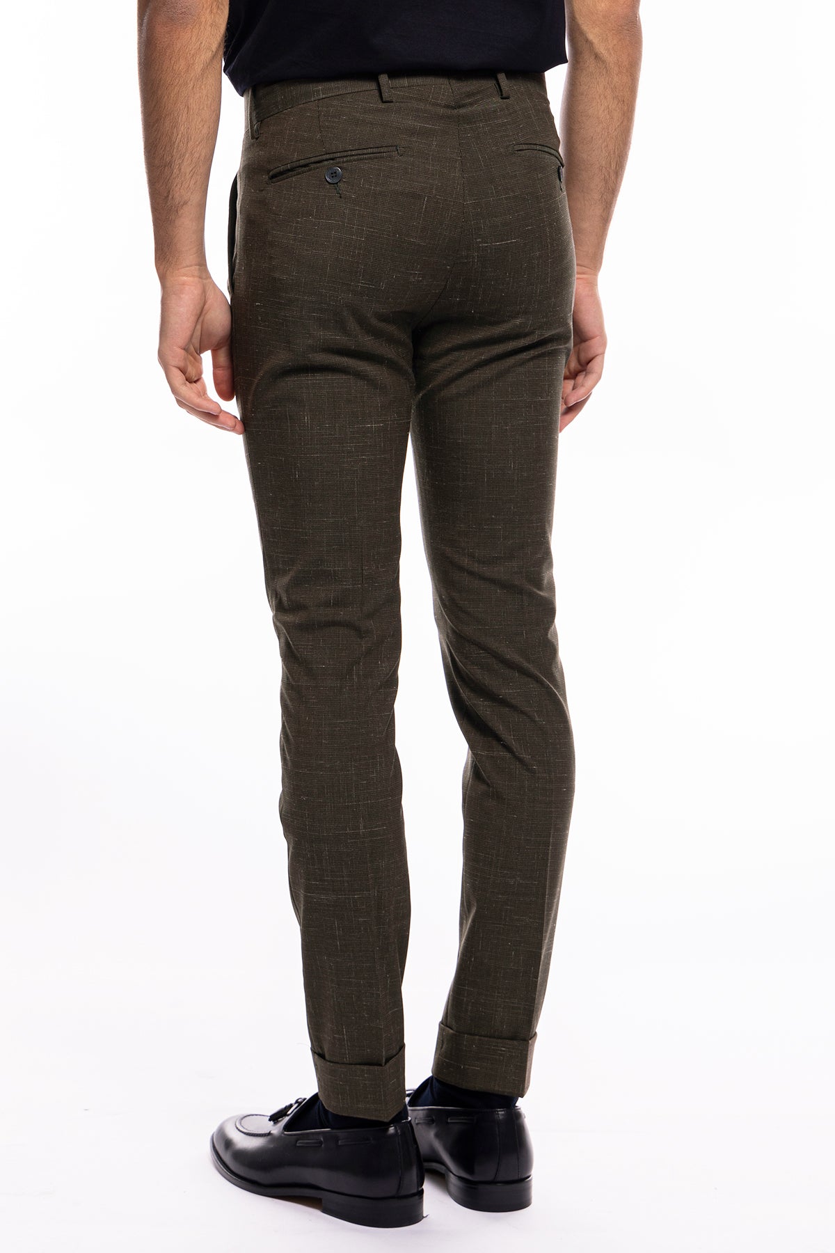 Pantalone uomo verde extra slim militare pied de poule fresco lana tasca america con una pinces e risvolto 4cm.