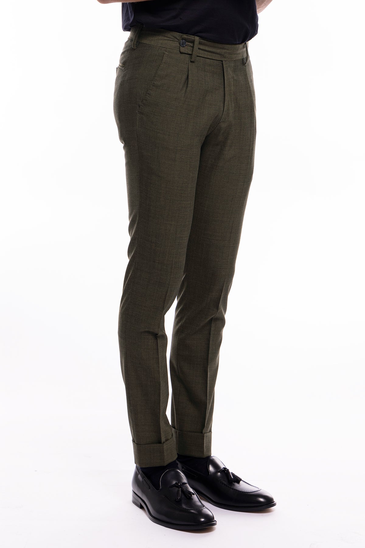 Pantalone uomo verde militare extra slim fresco lana tasca america con una pinces e risvolto 4cm