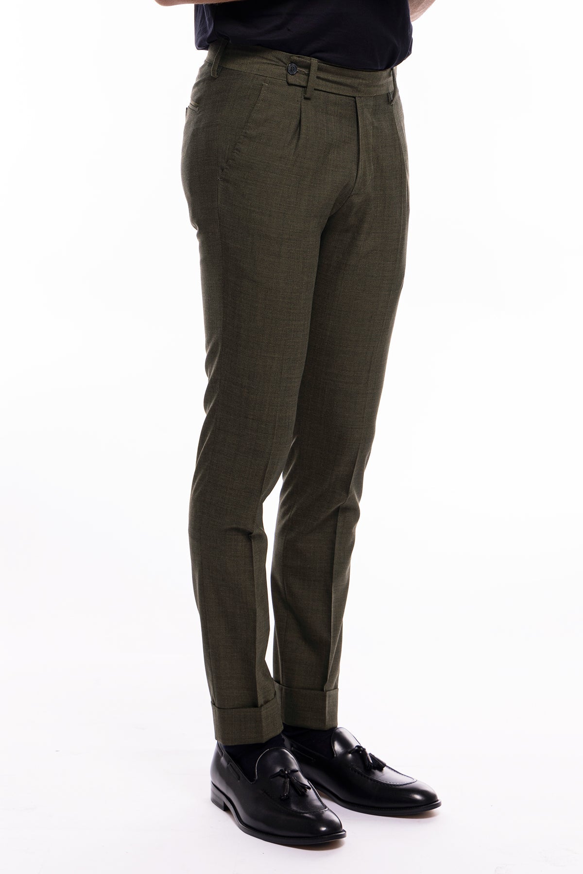 Pantalone uomo verde militare extra slim fresco lana tasca america con una pinces e risvolto 4cm